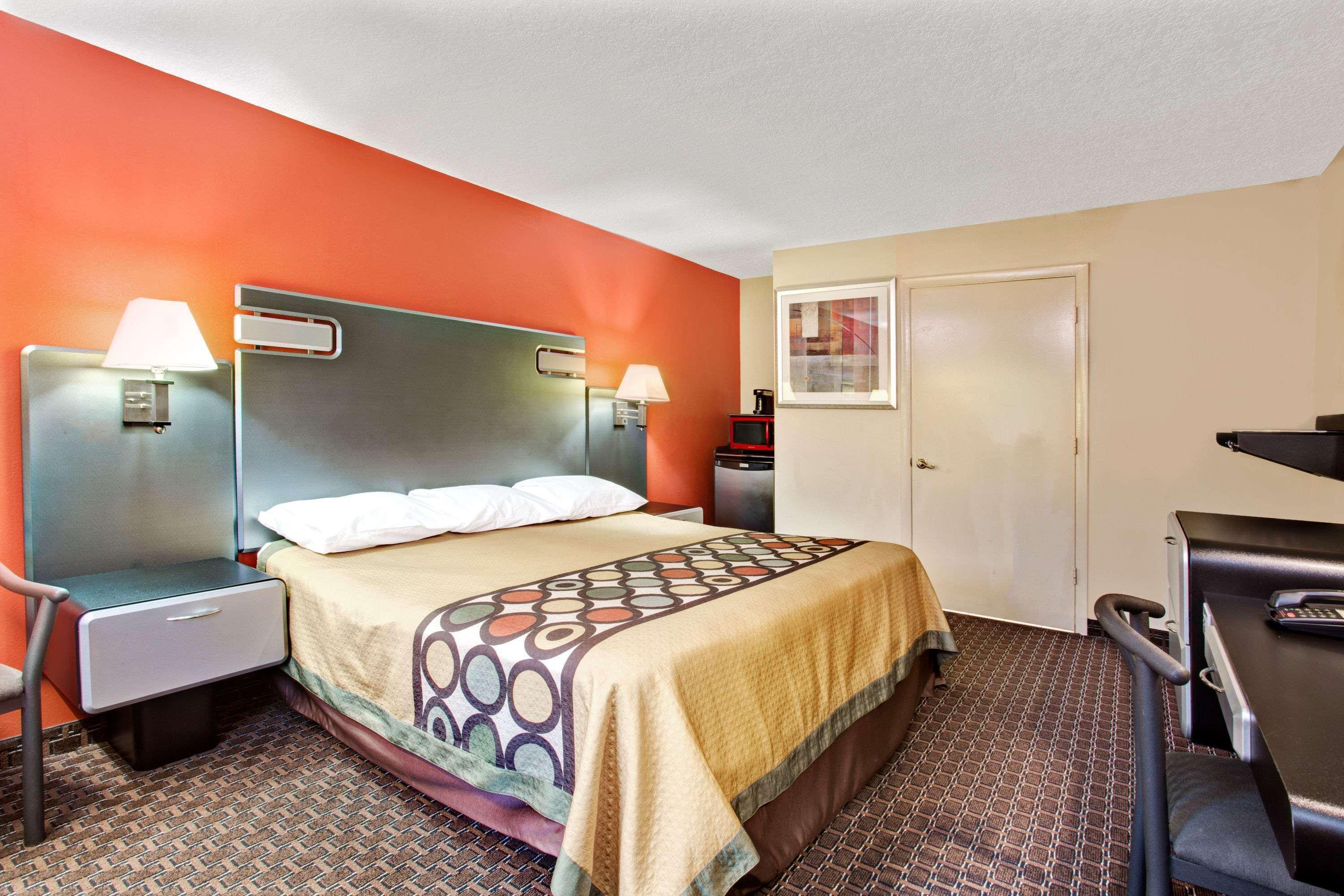 Hotel Super 8 By Wyndham Kissimmee/maingate/orlando Area Celebration