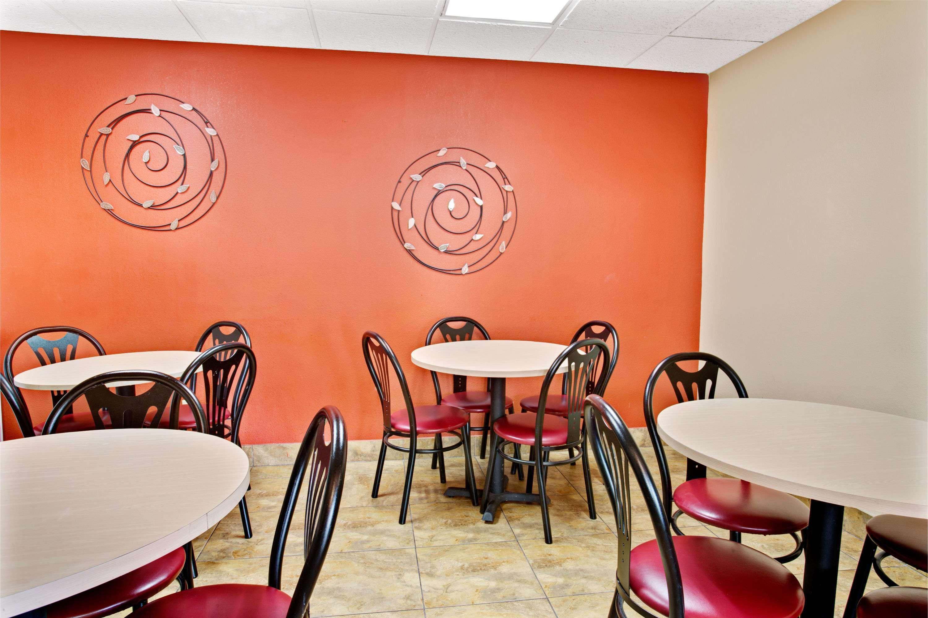 Super 8 By Wyndham Kissimmee/maingate/orlando Area Celebration
