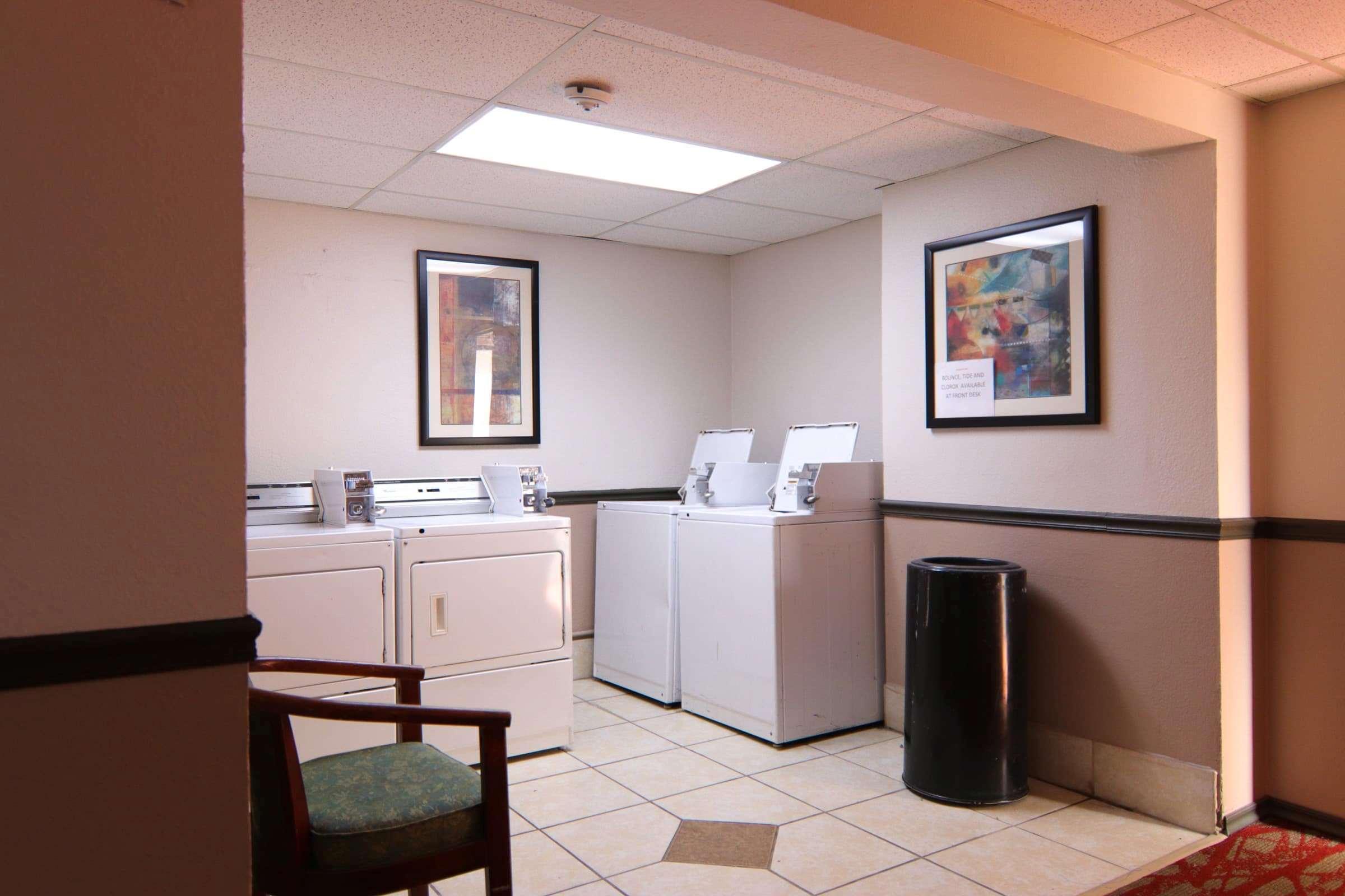 Ramada By Wyndham Orlando South Davenport