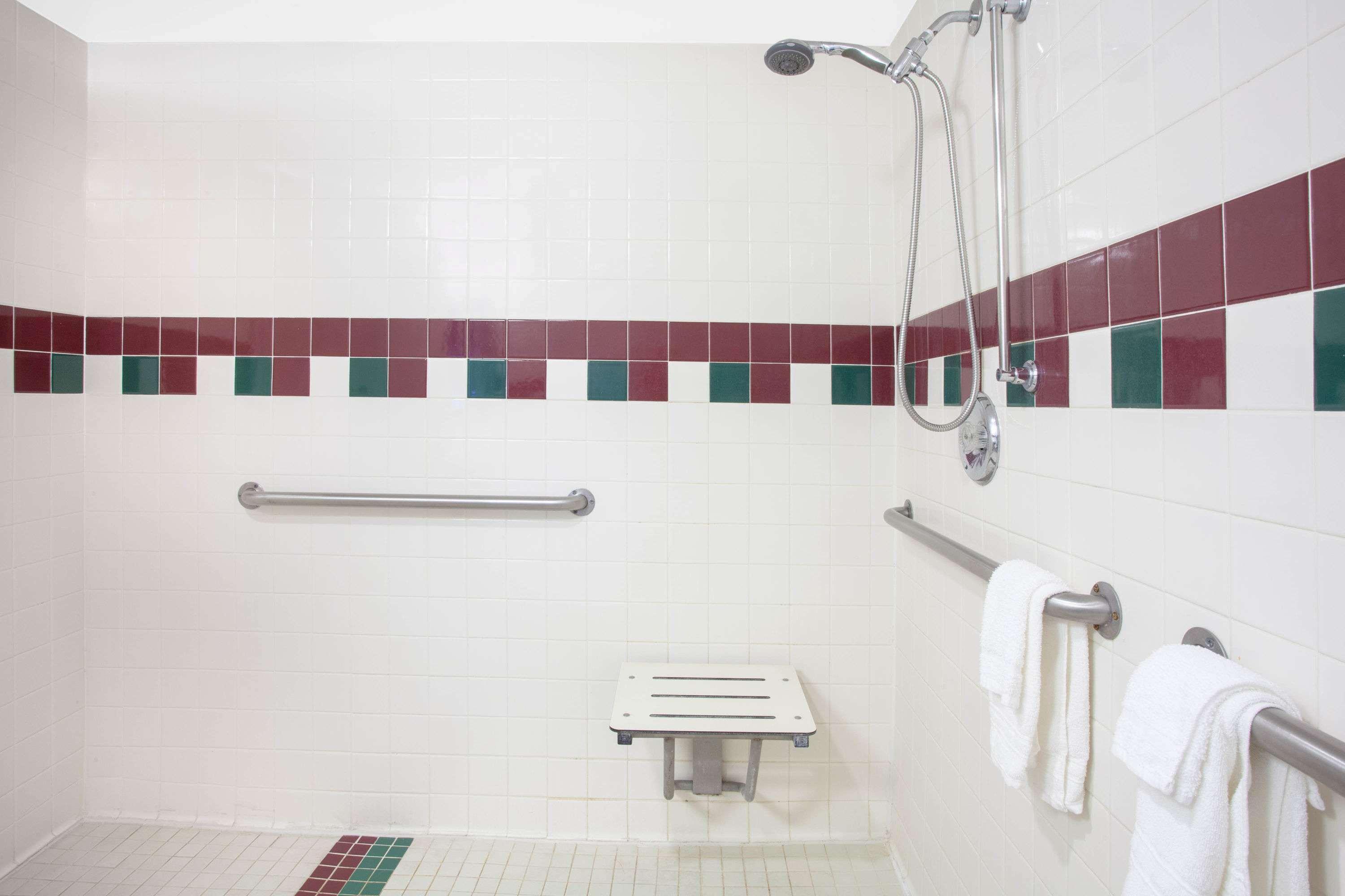 Ramada By Wyndham Orlando South Davenport