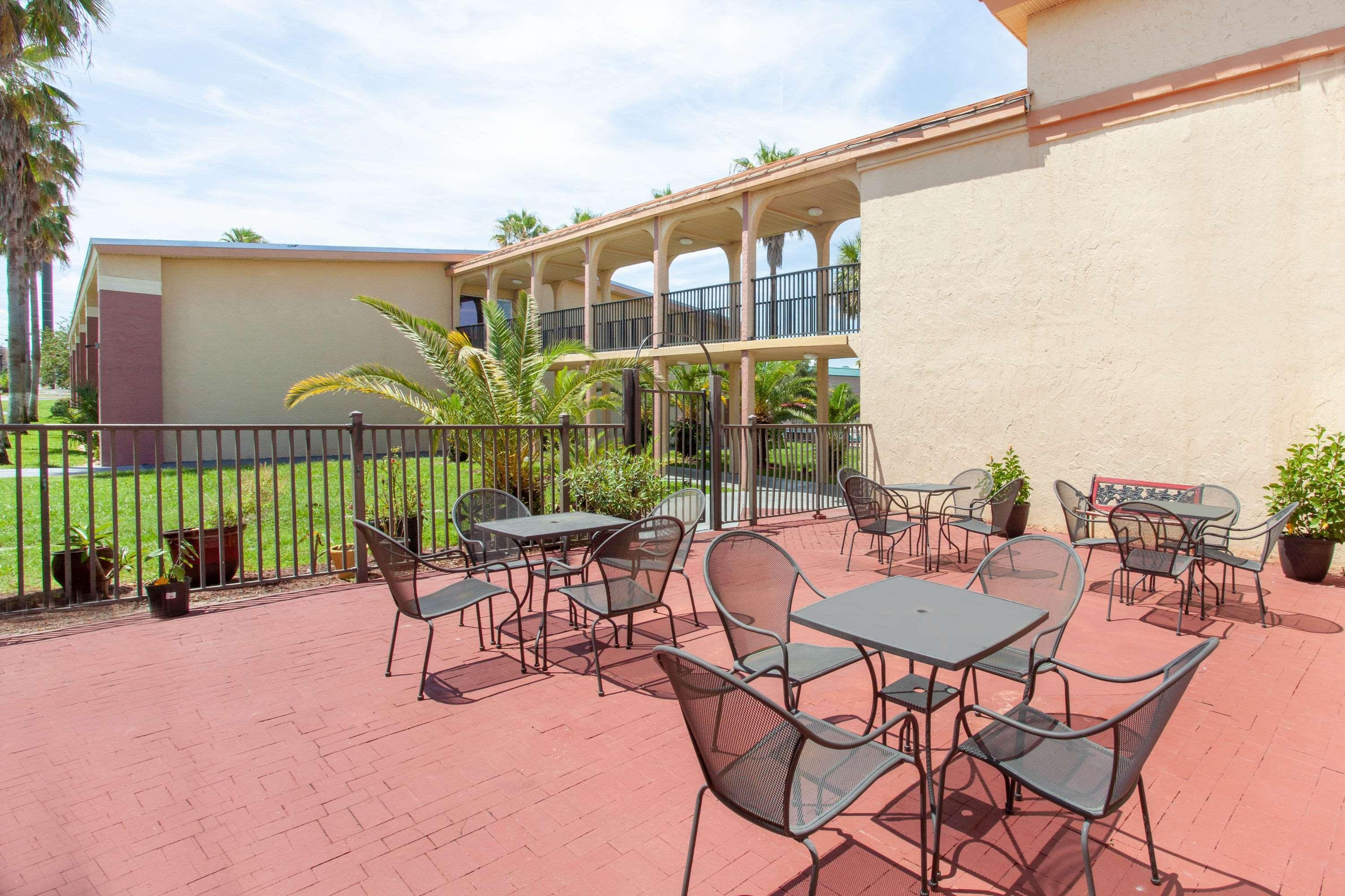 Ramada By Wyndham Orlando South Davenport