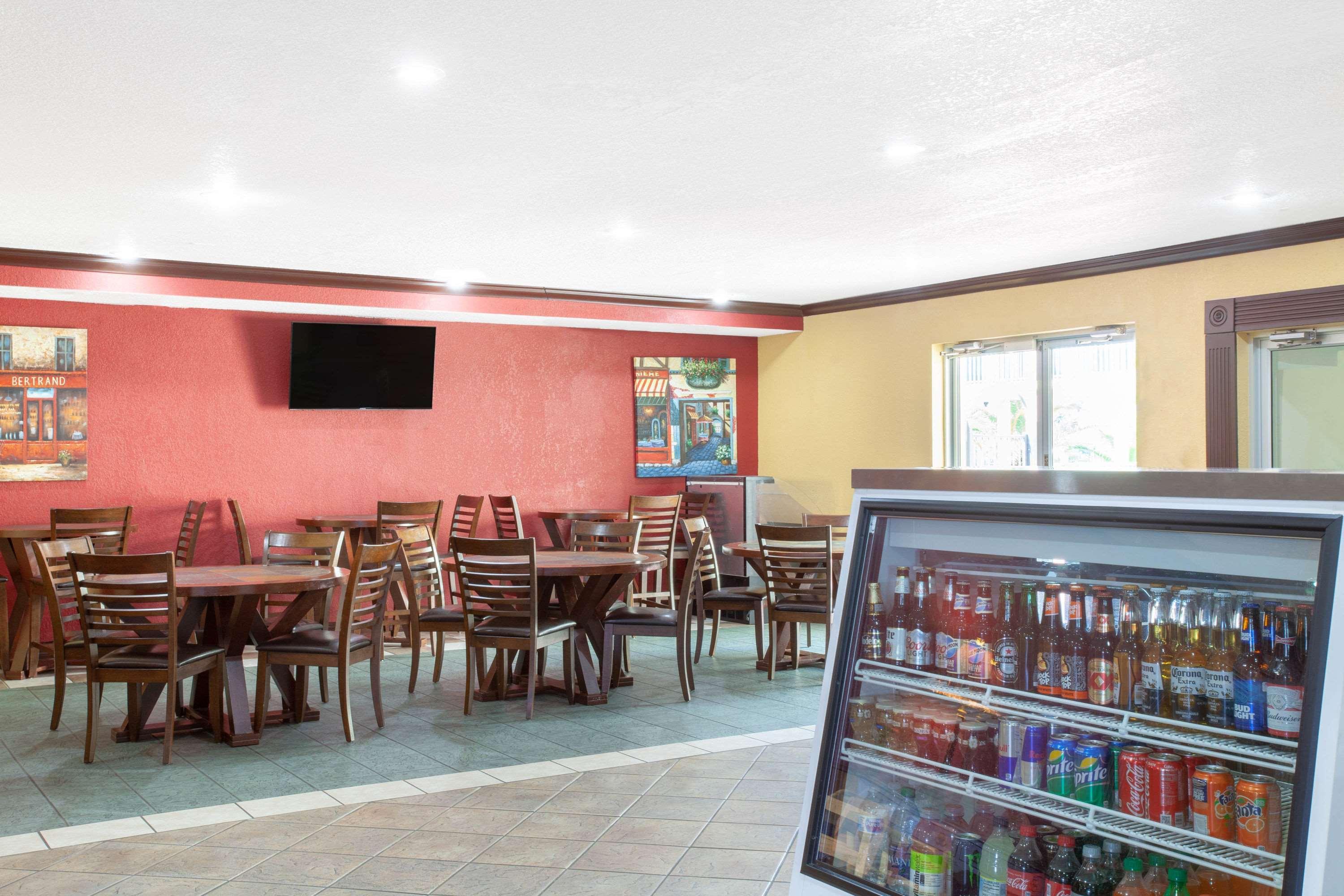 Ramada By Wyndham Orlando South Davenport
