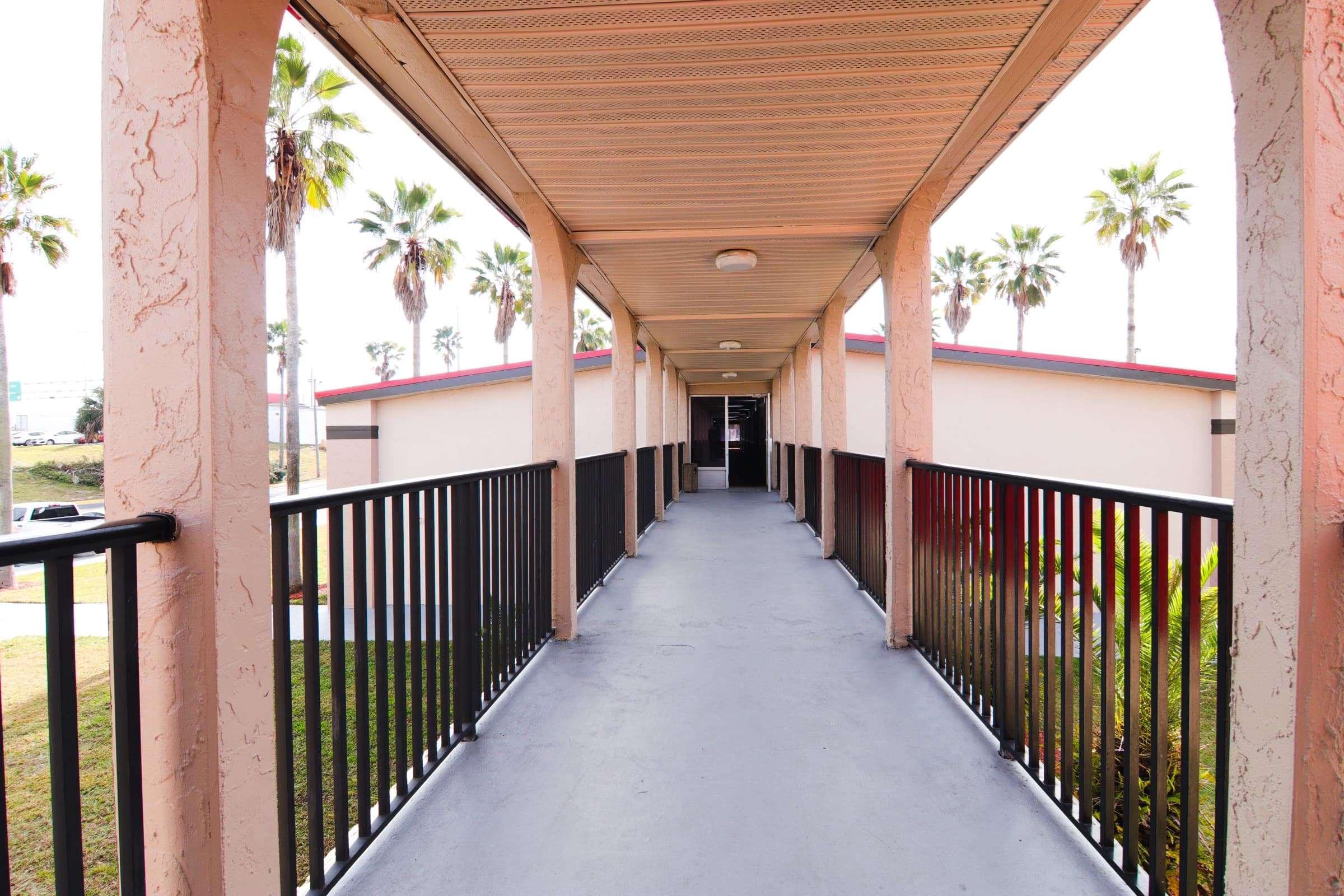 Ramada By Wyndham Orlando South Davenport