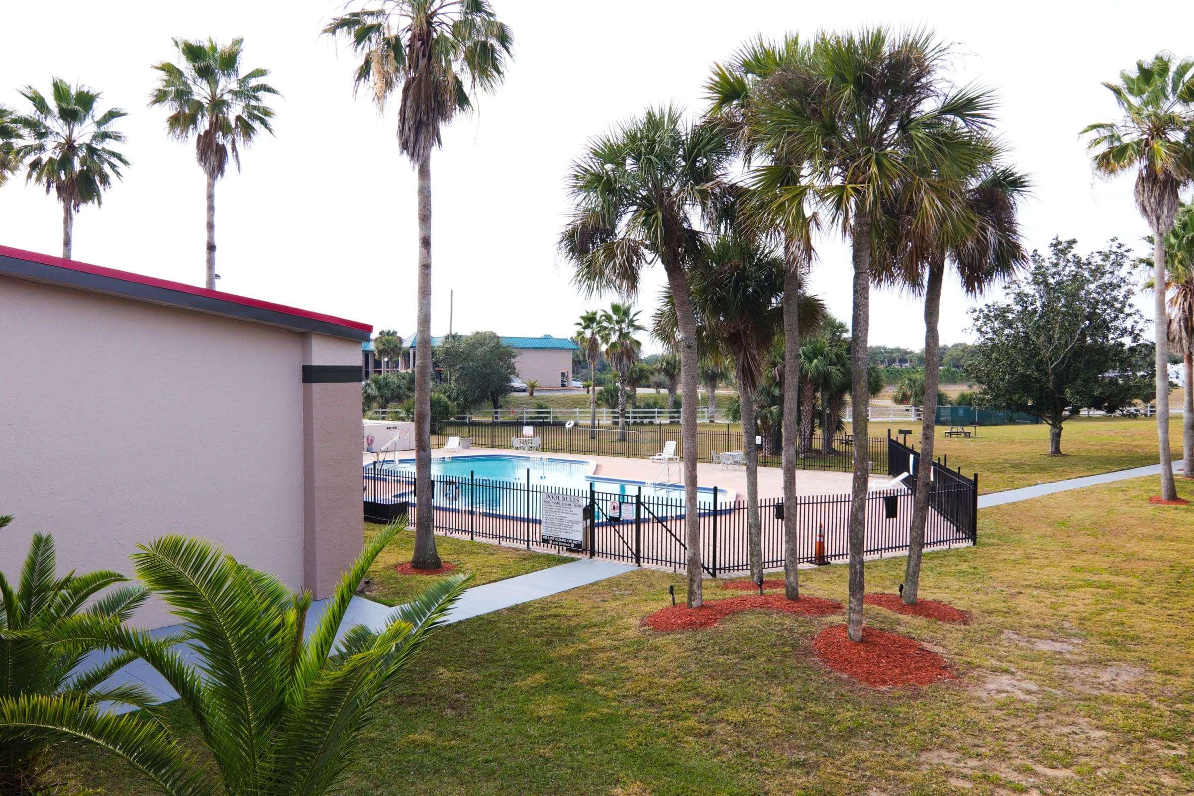 Ramada By Wyndham Orlando South Davenport