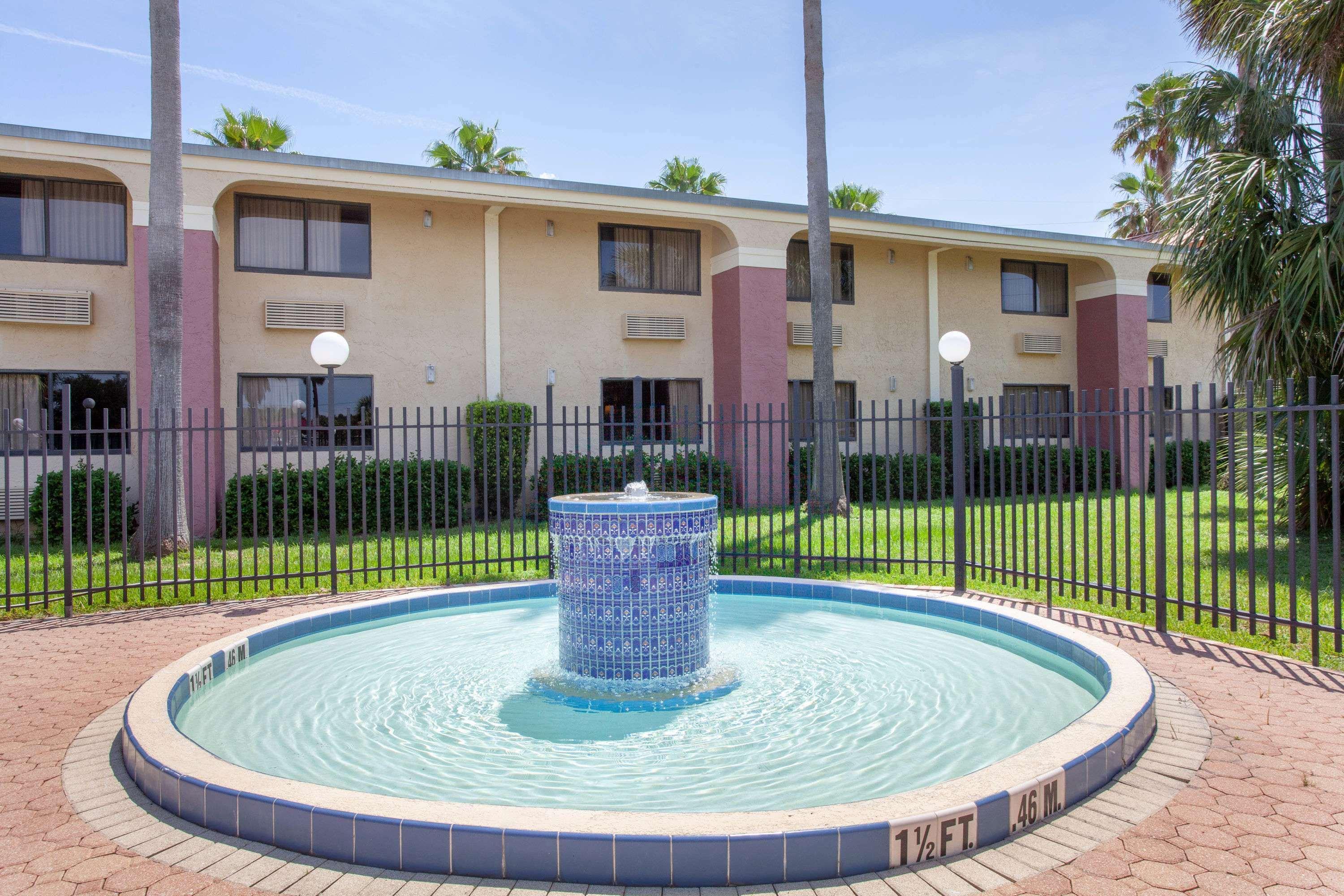 Hotel Ramada By Wyndham Orlando South 3*