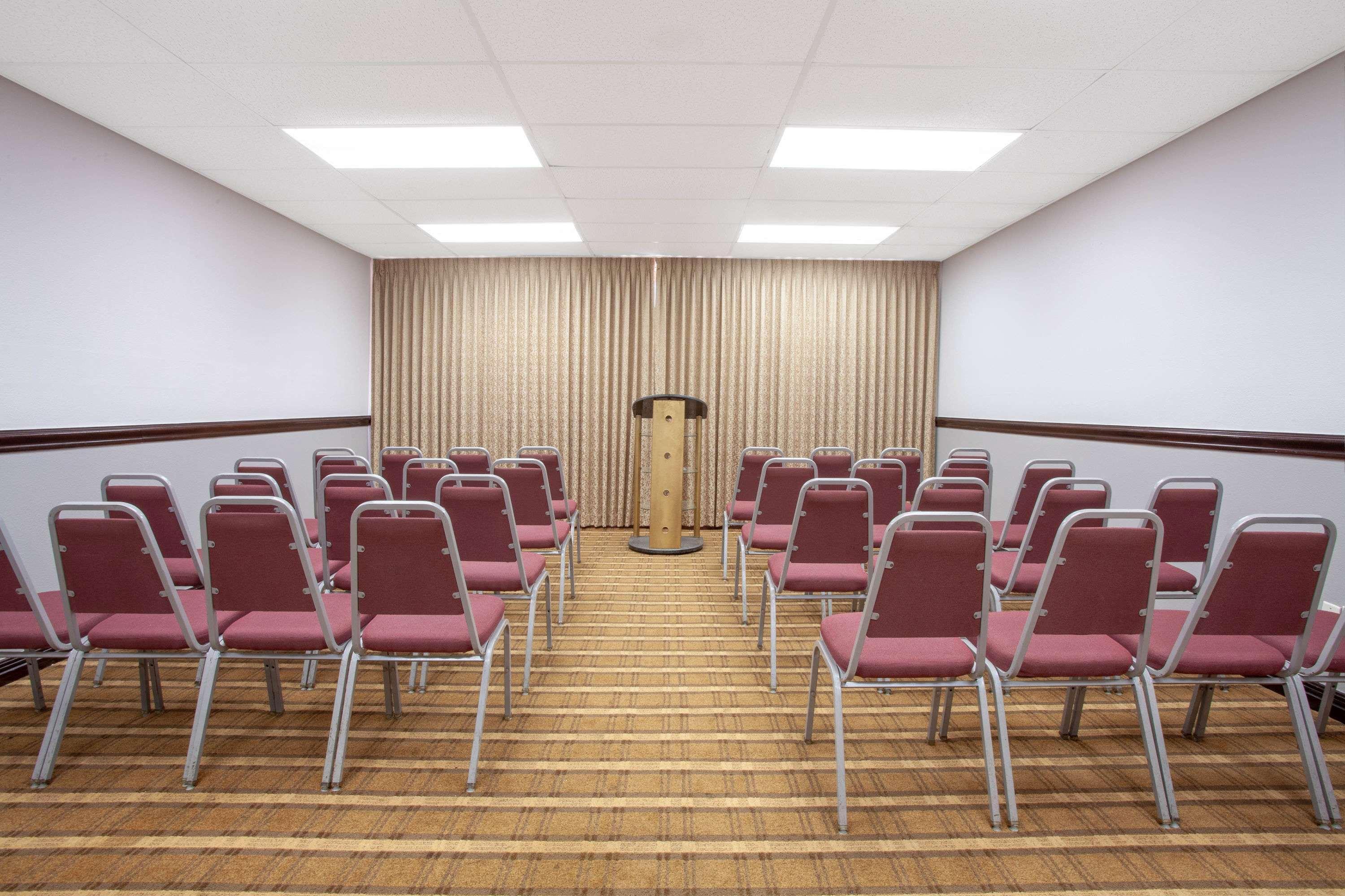 Ramada By Wyndham Orlando South Hotel 3*