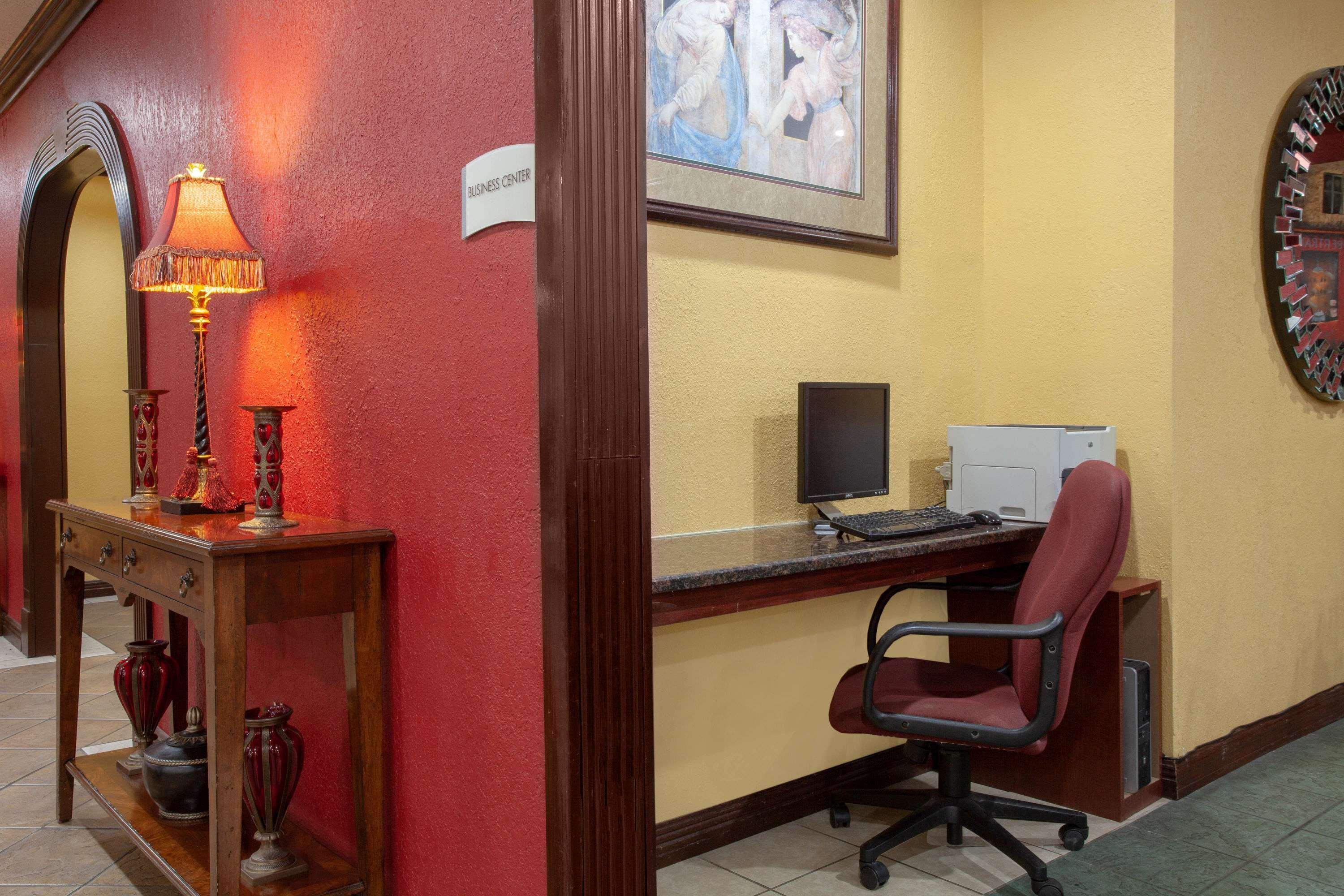 Ramada By Wyndham Orlando South Hotel