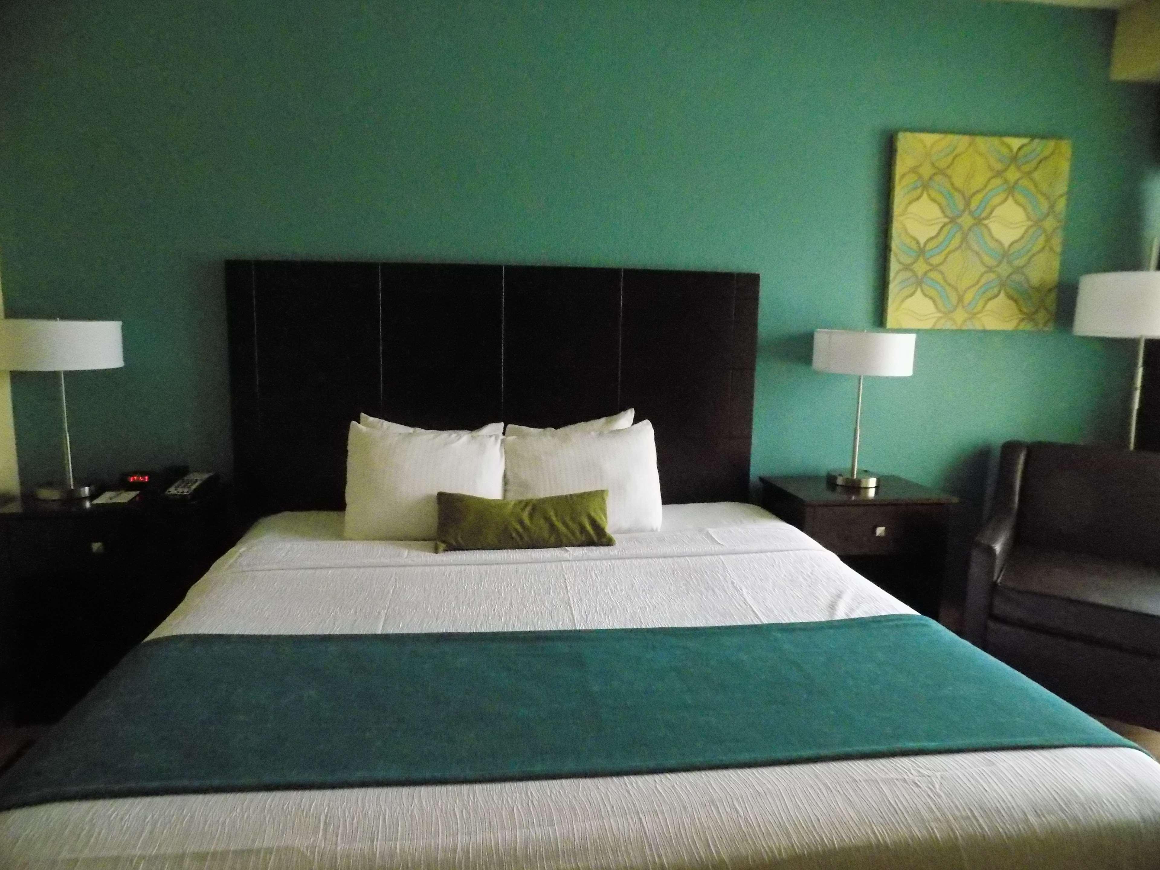 Western Deerfield & 3* Deerfield Beach
