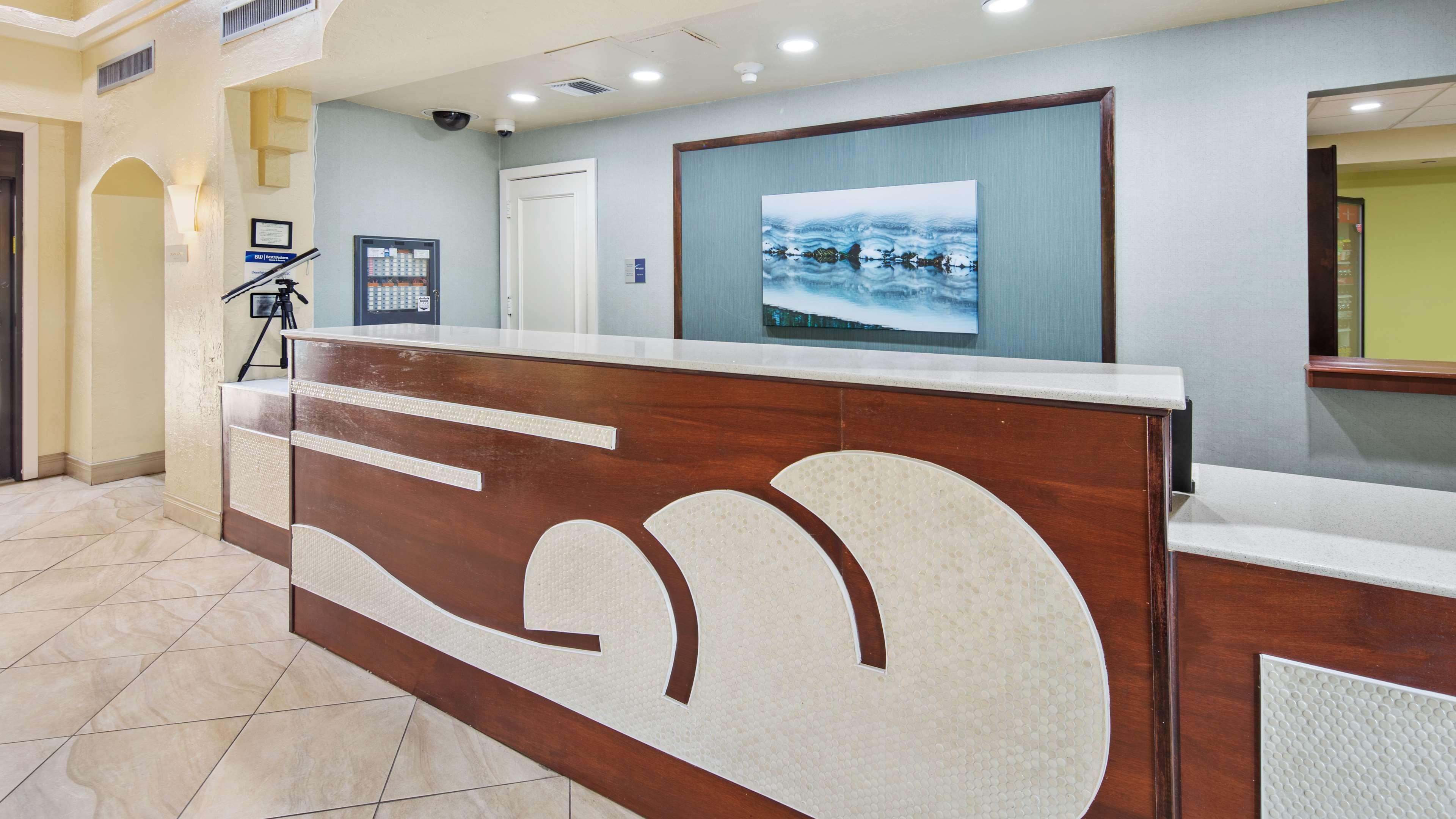 Western Deerfield & 3* Deerfield Beach