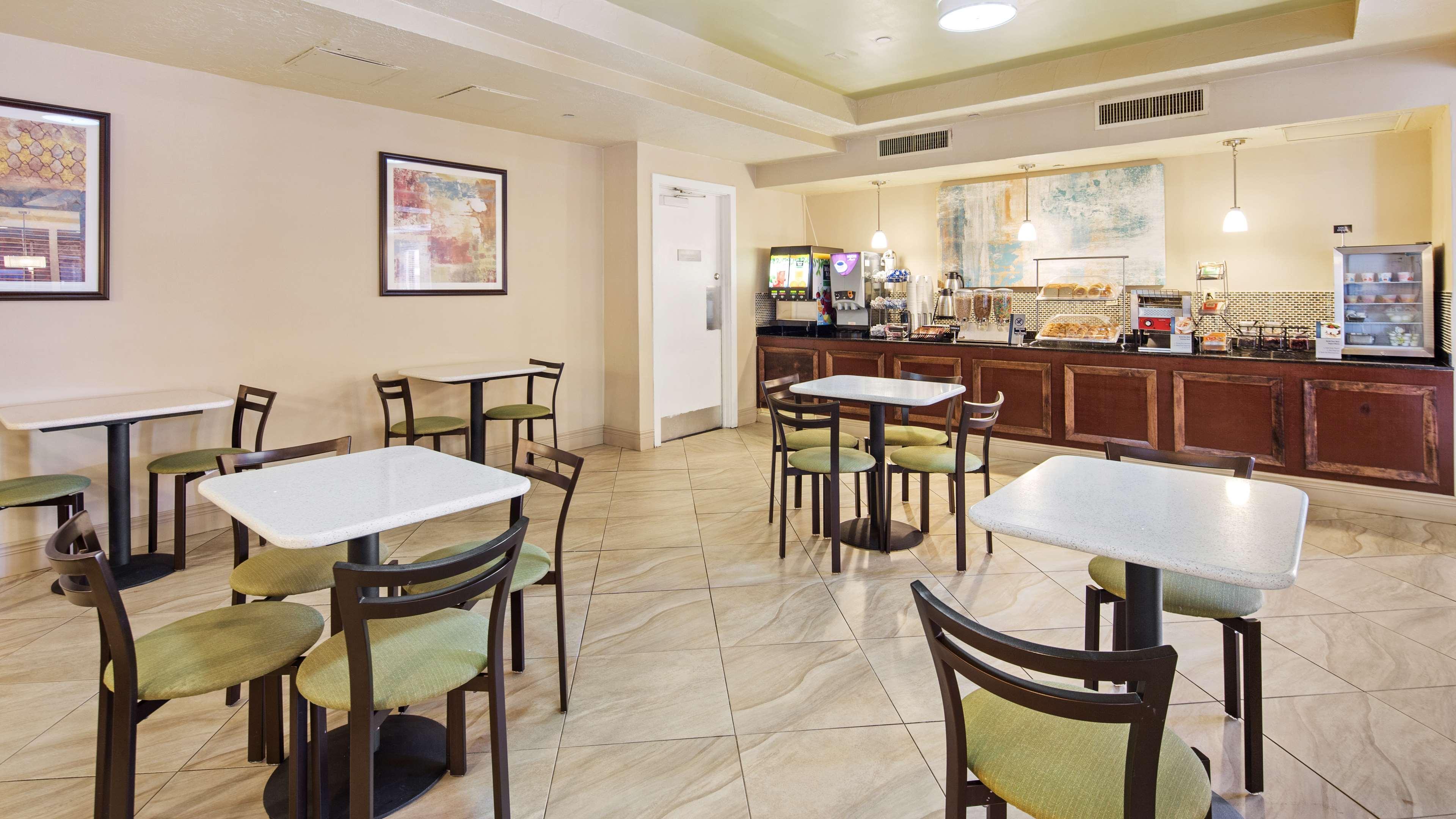 Western Deerfield & 3* Deerfield Beach
