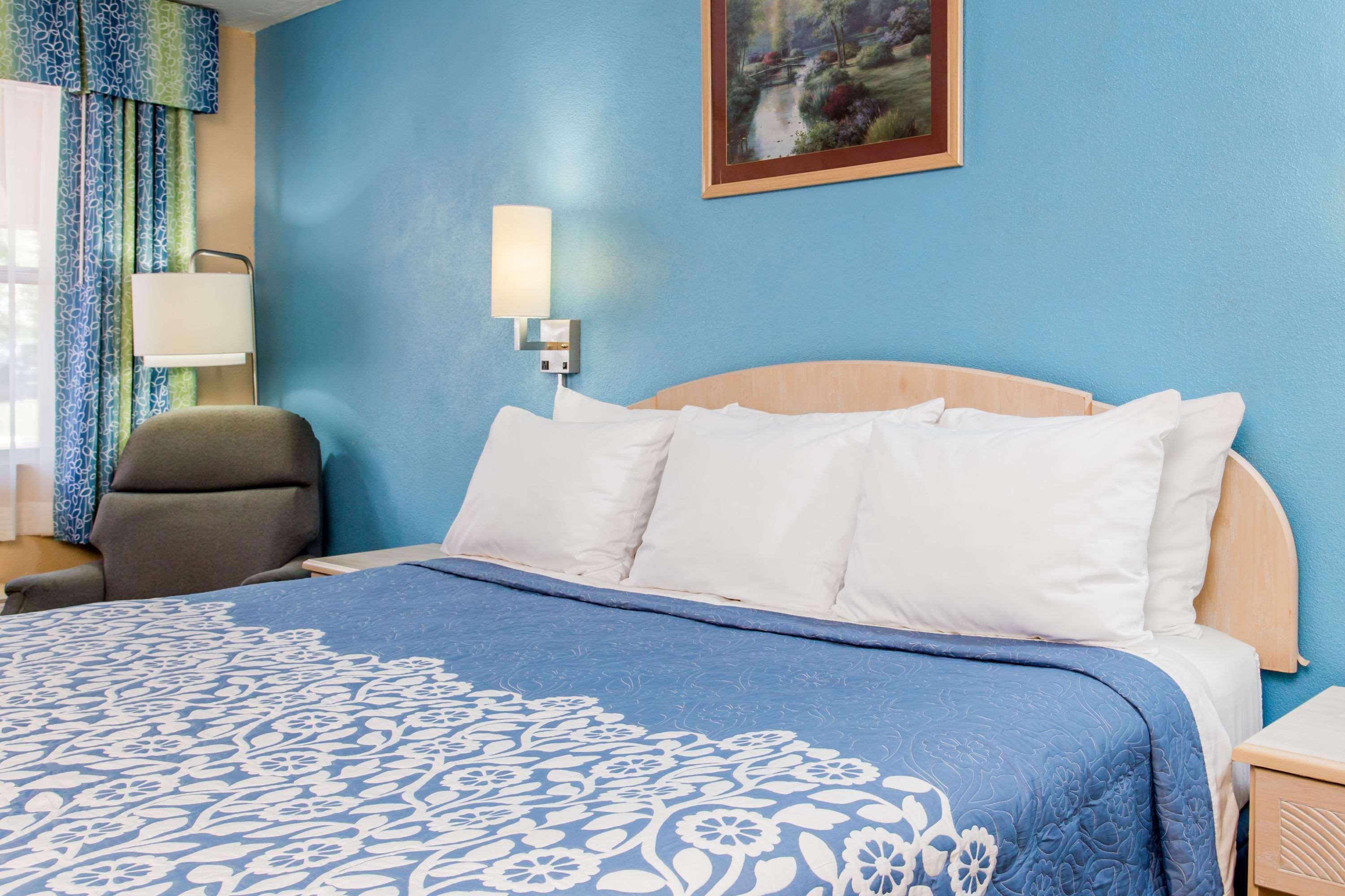 Days By Wyndham I-75 Hotel
