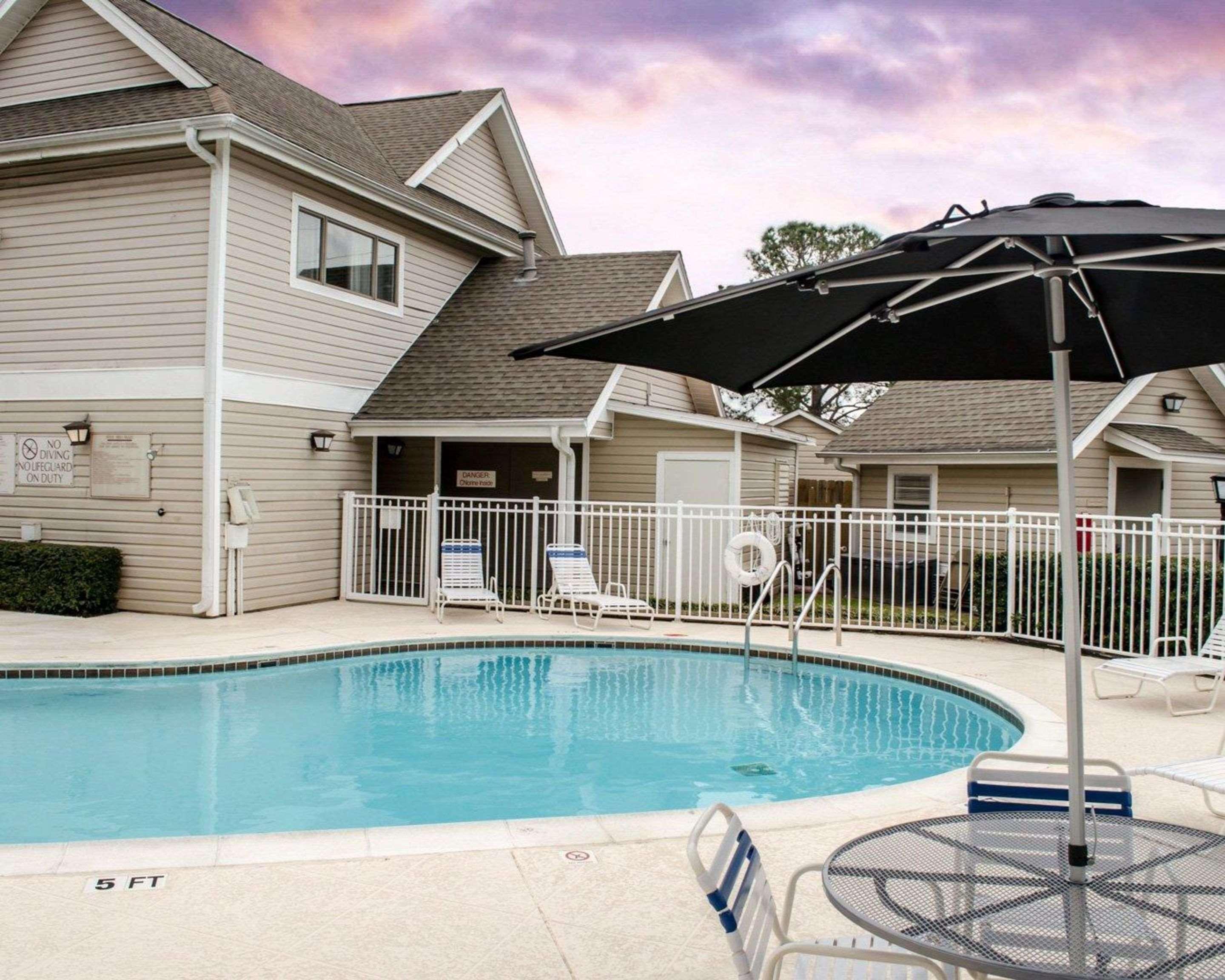 Surestay By Western Pensacola