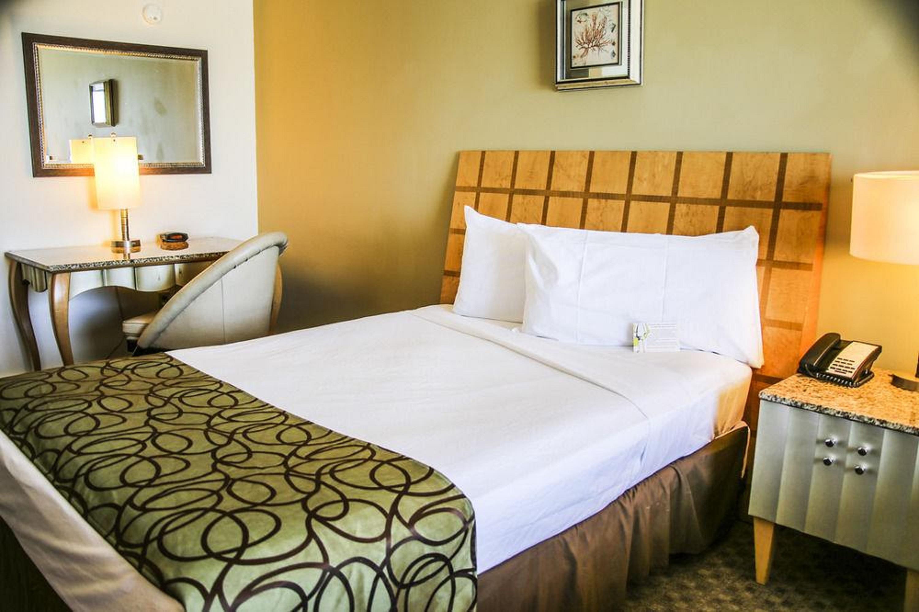 Ramada By Wyndham Panama / Beachfront