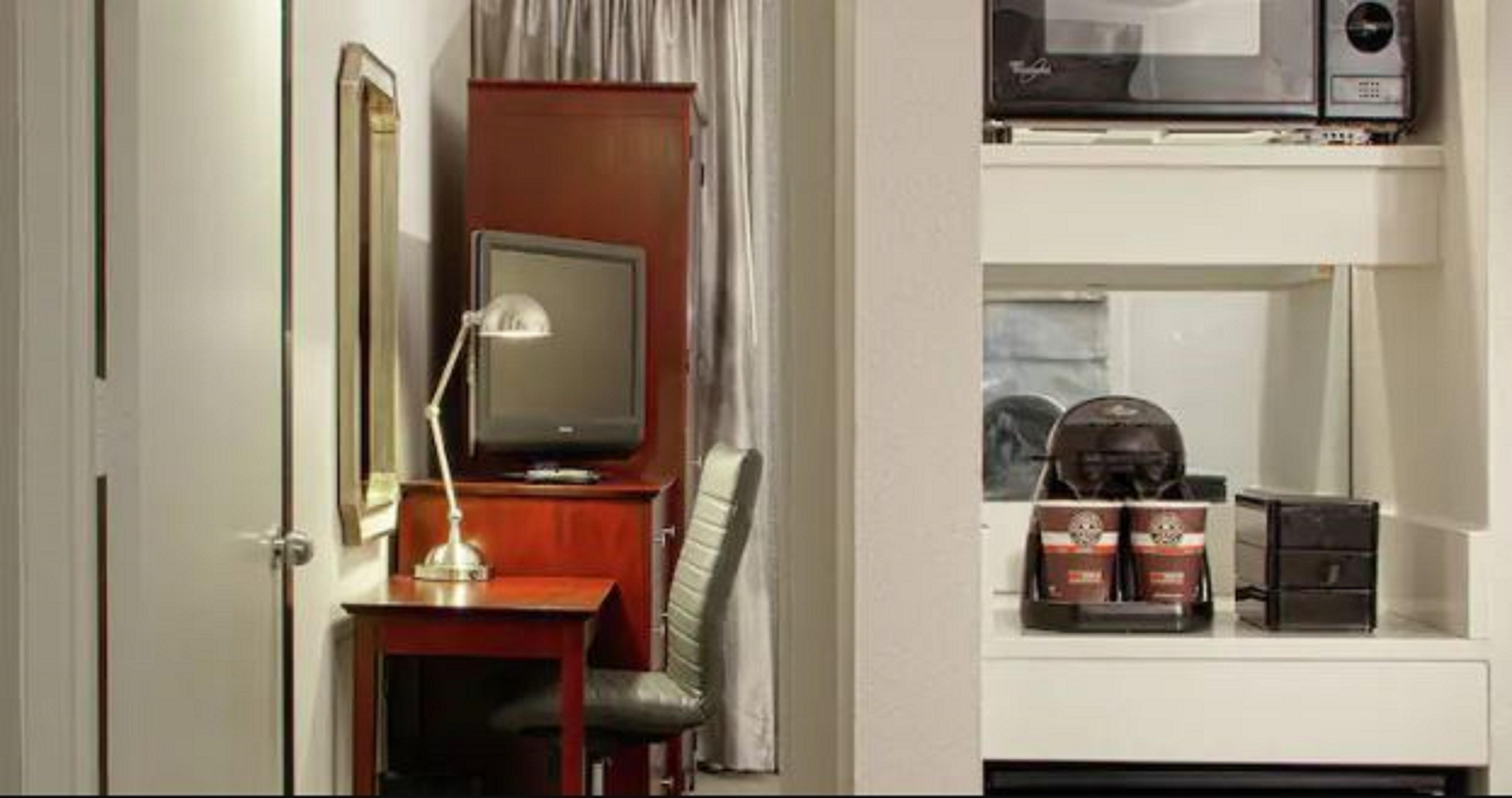 Embassy Hotel 4*