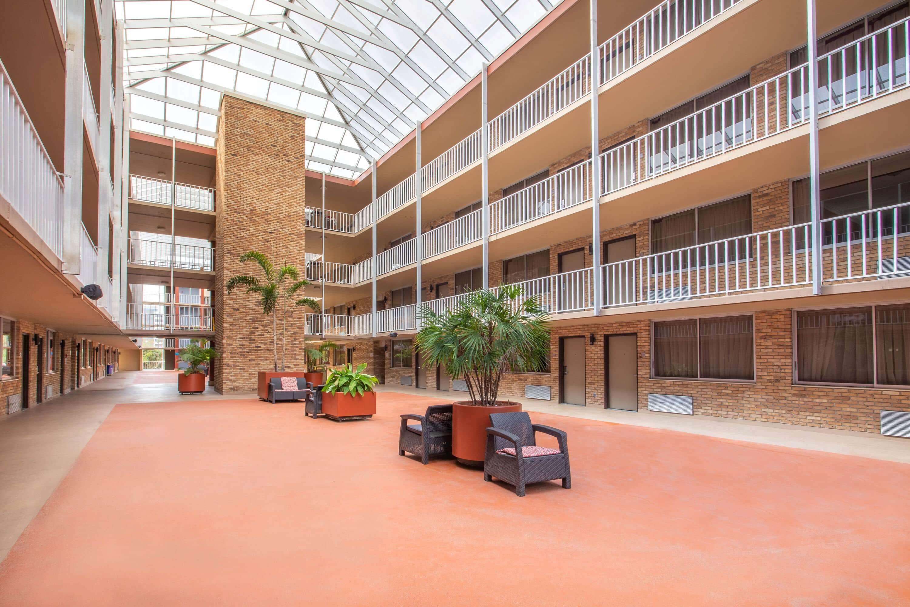Hotel Ramada By Wyndham Westshore Airport South
