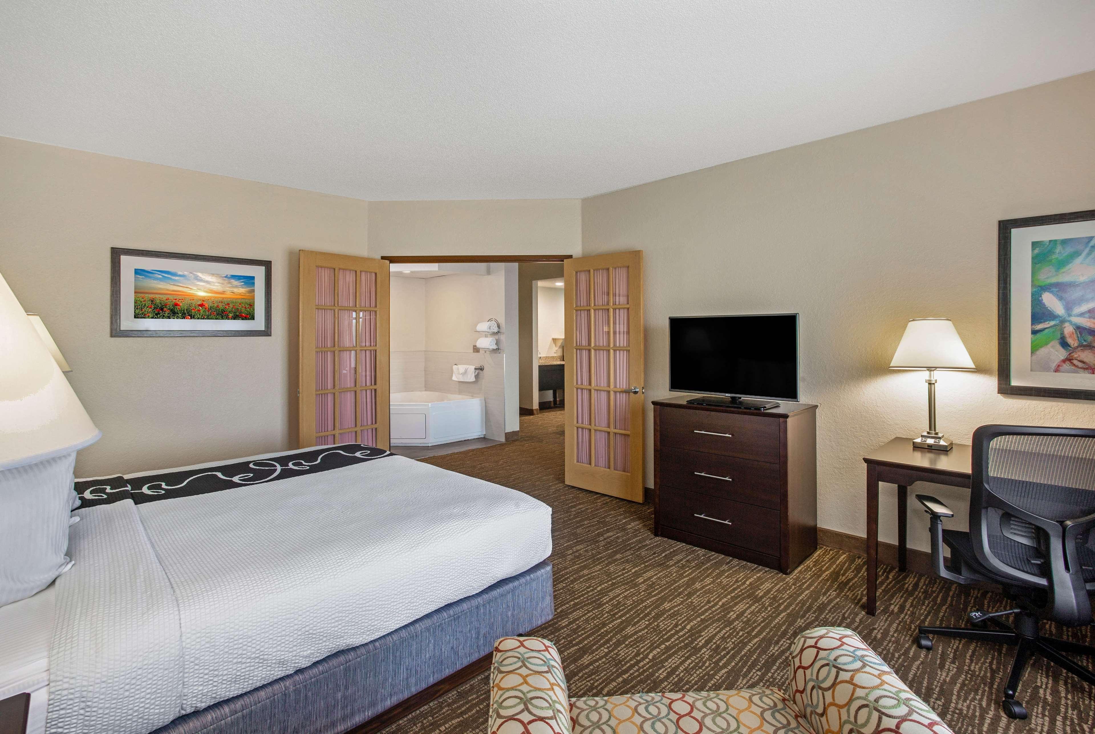 Comfort & I75 Hotel 2*