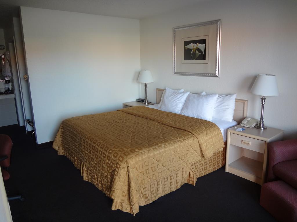 Econo Airport - Rj Stadium Lodge *