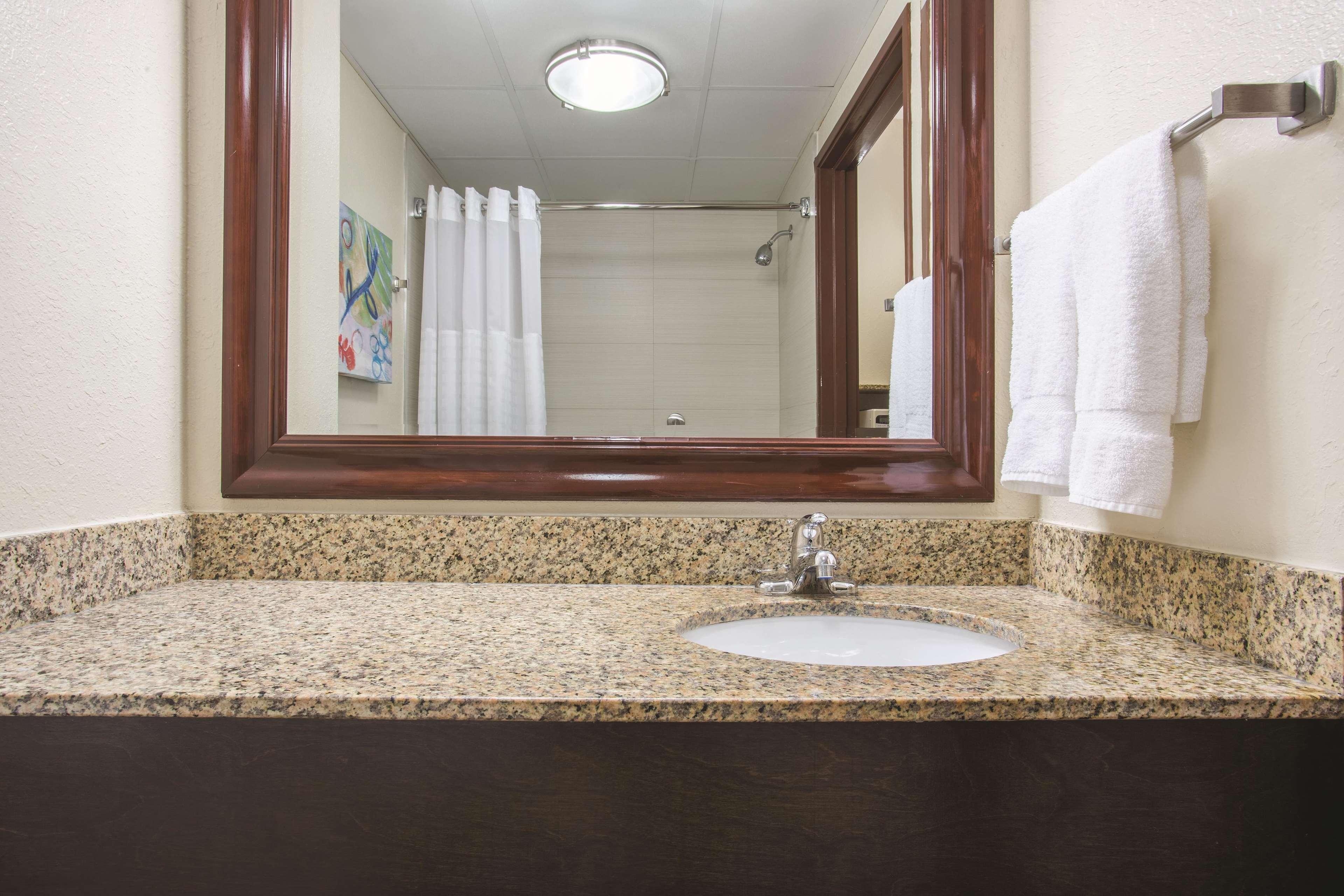 Comfort & I75 Hotel 2*