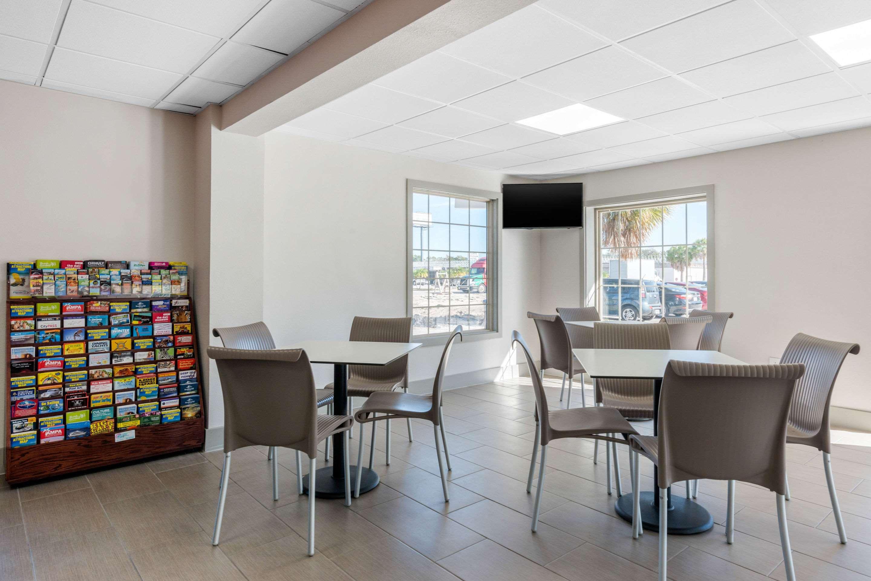 Econo Airport - Rj Stadium Tampa