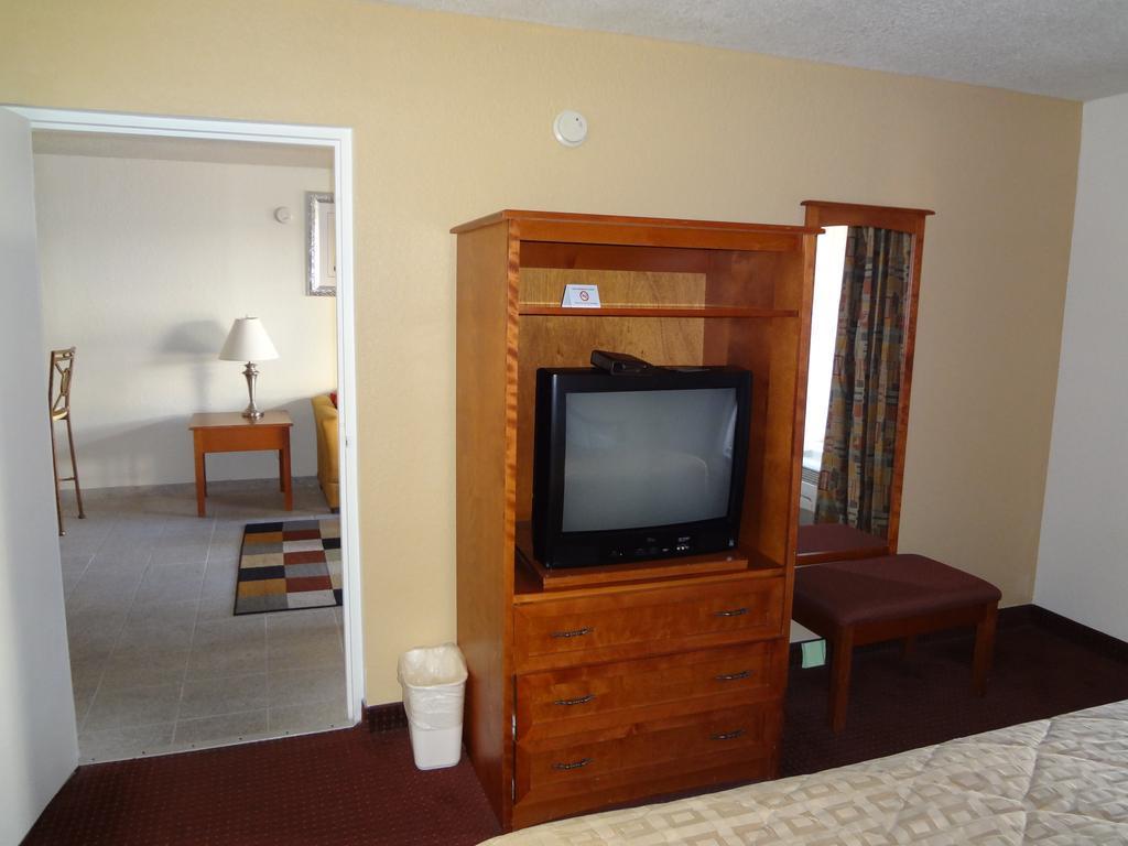 Lodge Econo Airport - Rj Stadium Tampa