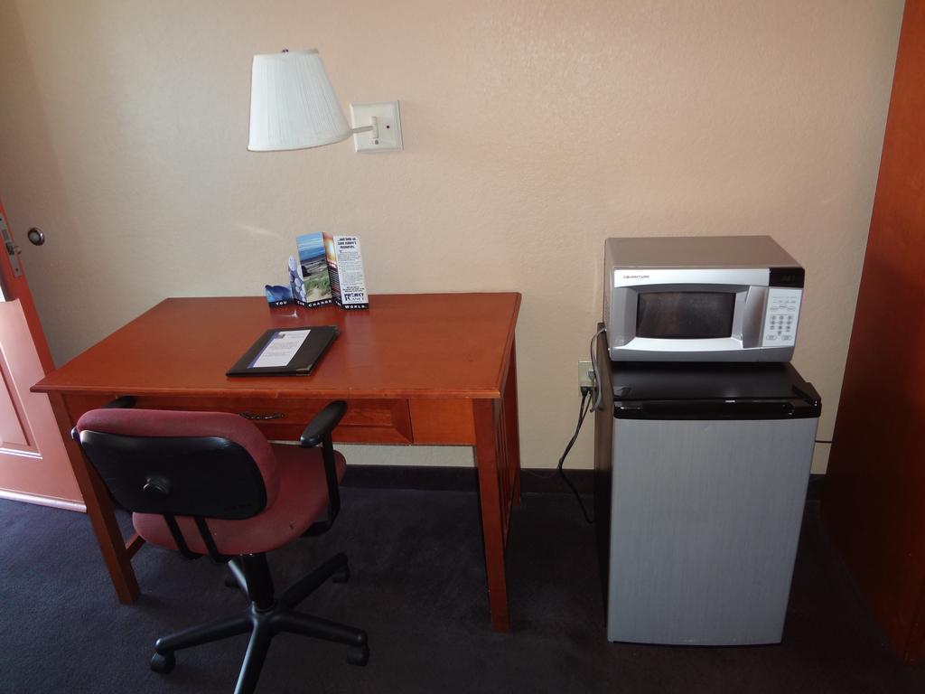 Lodge Econo Airport - Rj Stadium *
