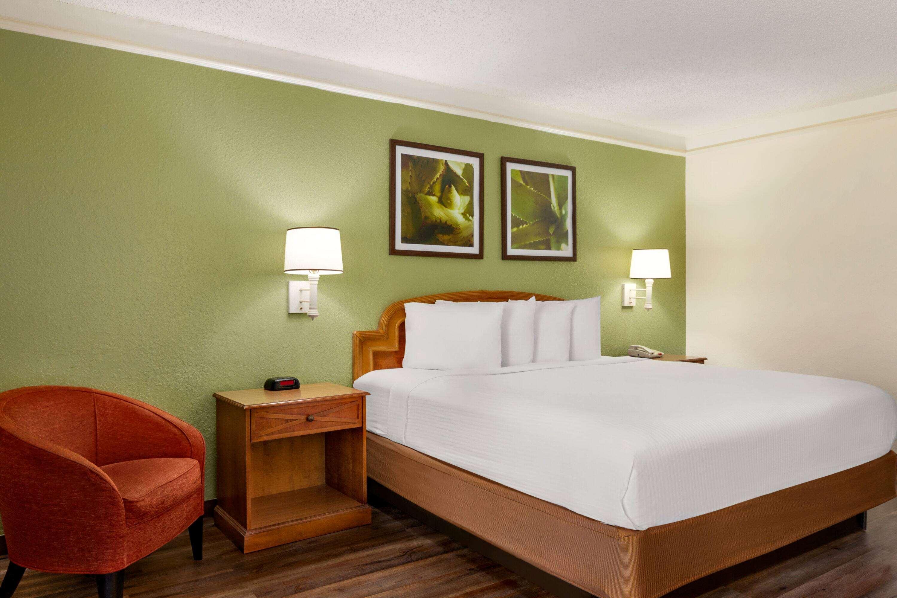 Baymont By Wyndham Daytona - Intl Speedway Hotel 3*