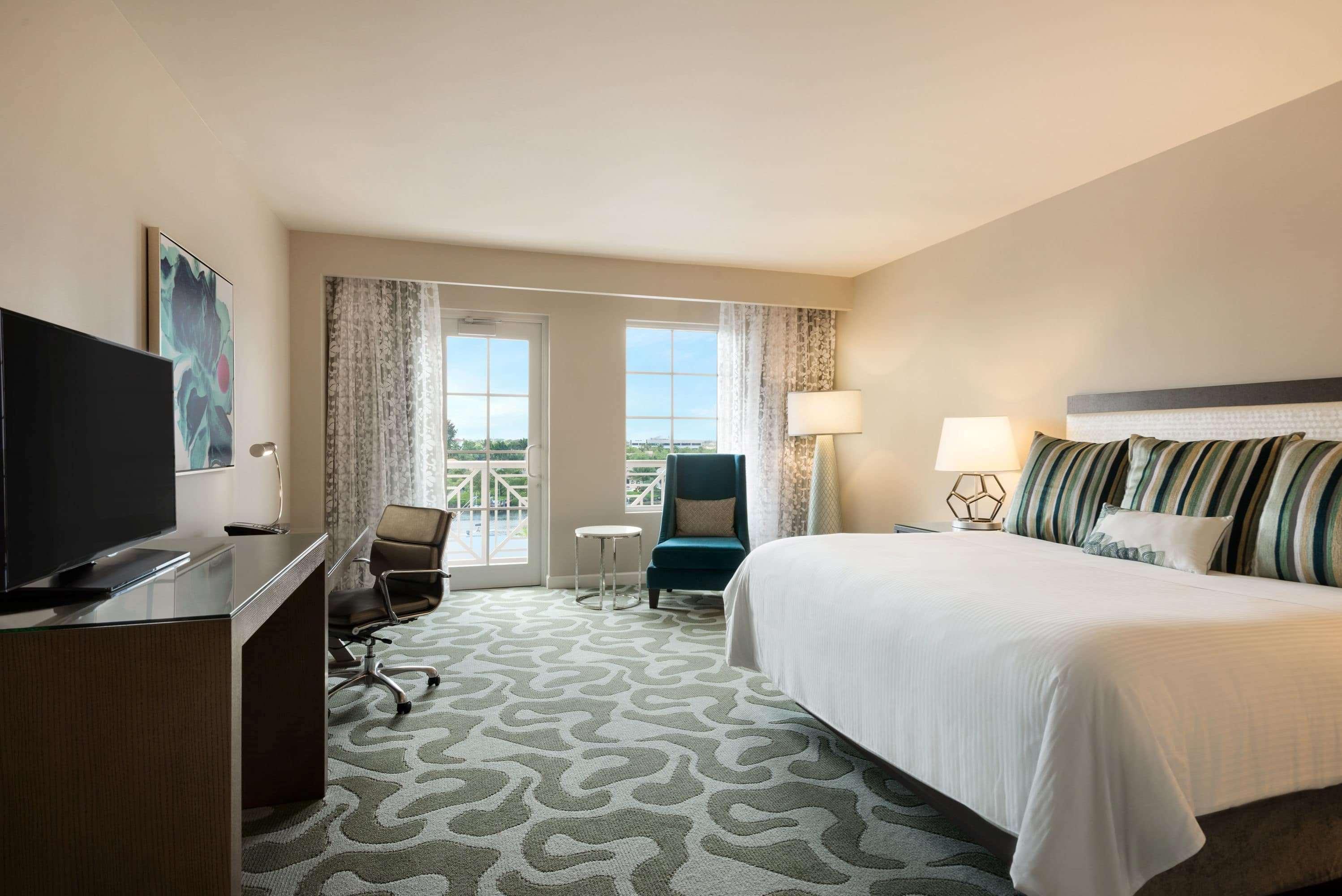 Wyndham Grand At Harbourside Place Hotel