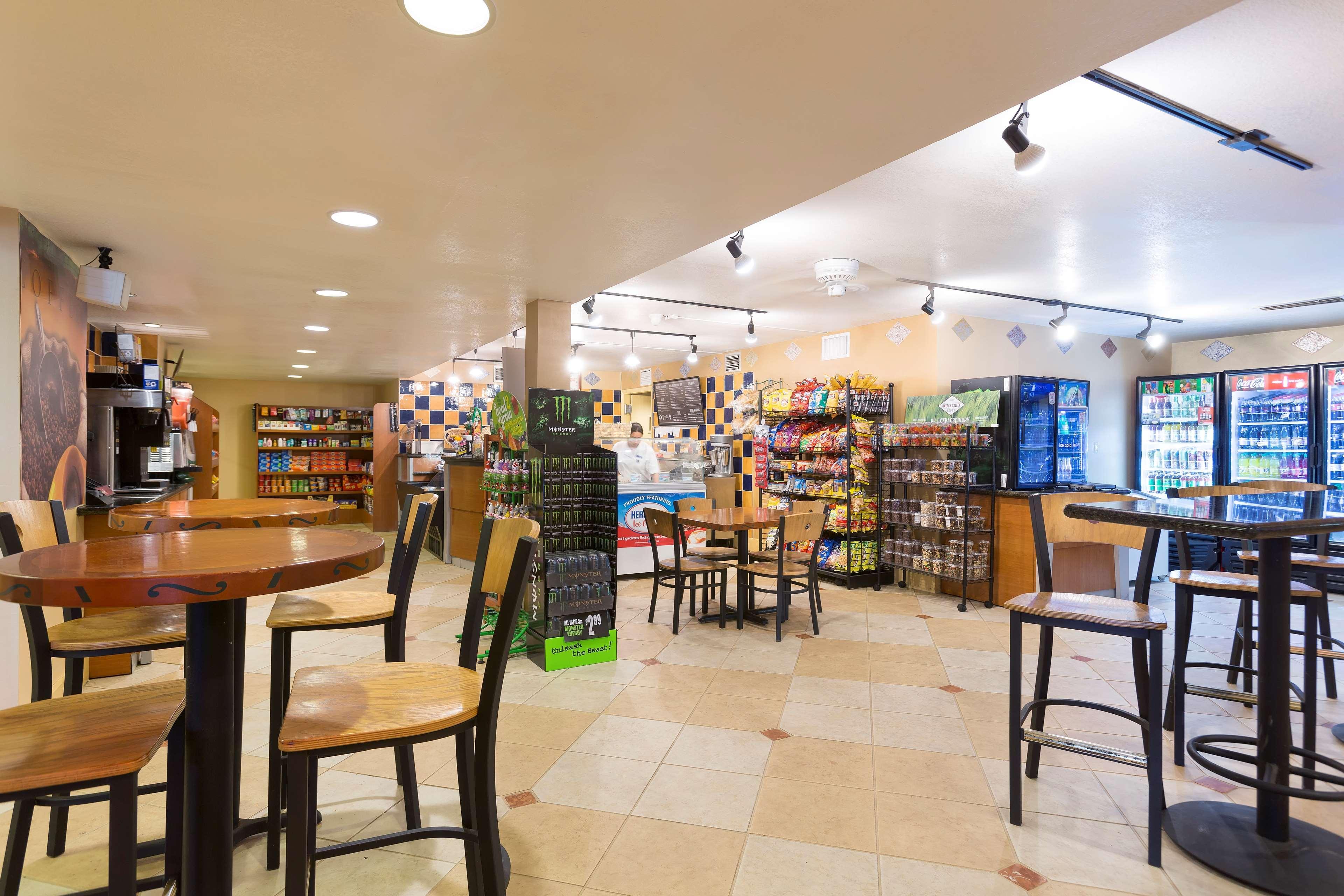 Western Gateway Hotel 4*