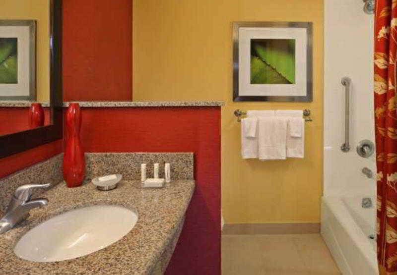 Courtyard By Marriott Miami Hotel
