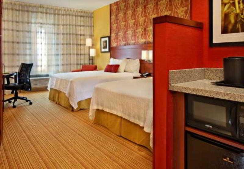 Courtyard By Marriott Miami