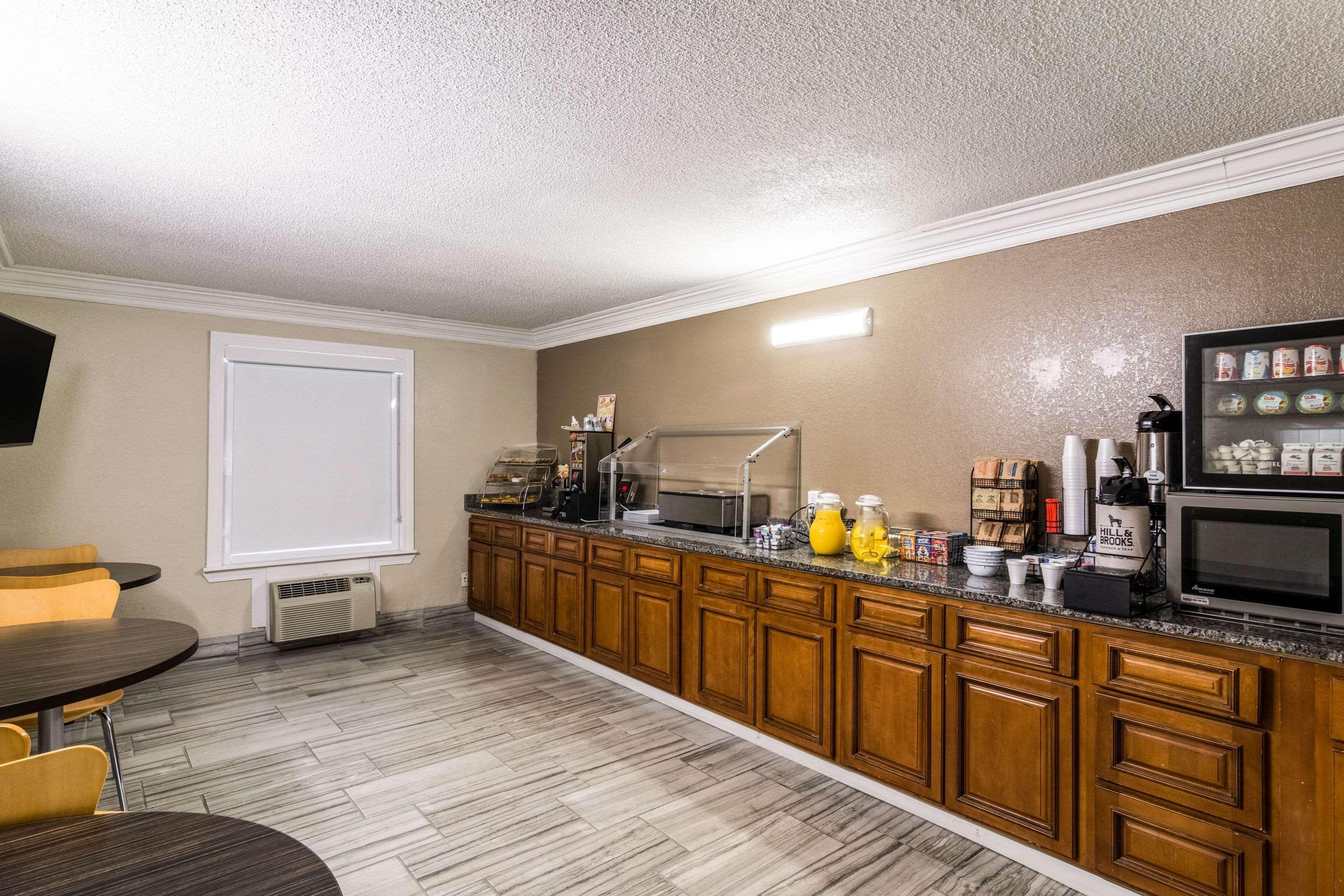 Quality Inn 2*
