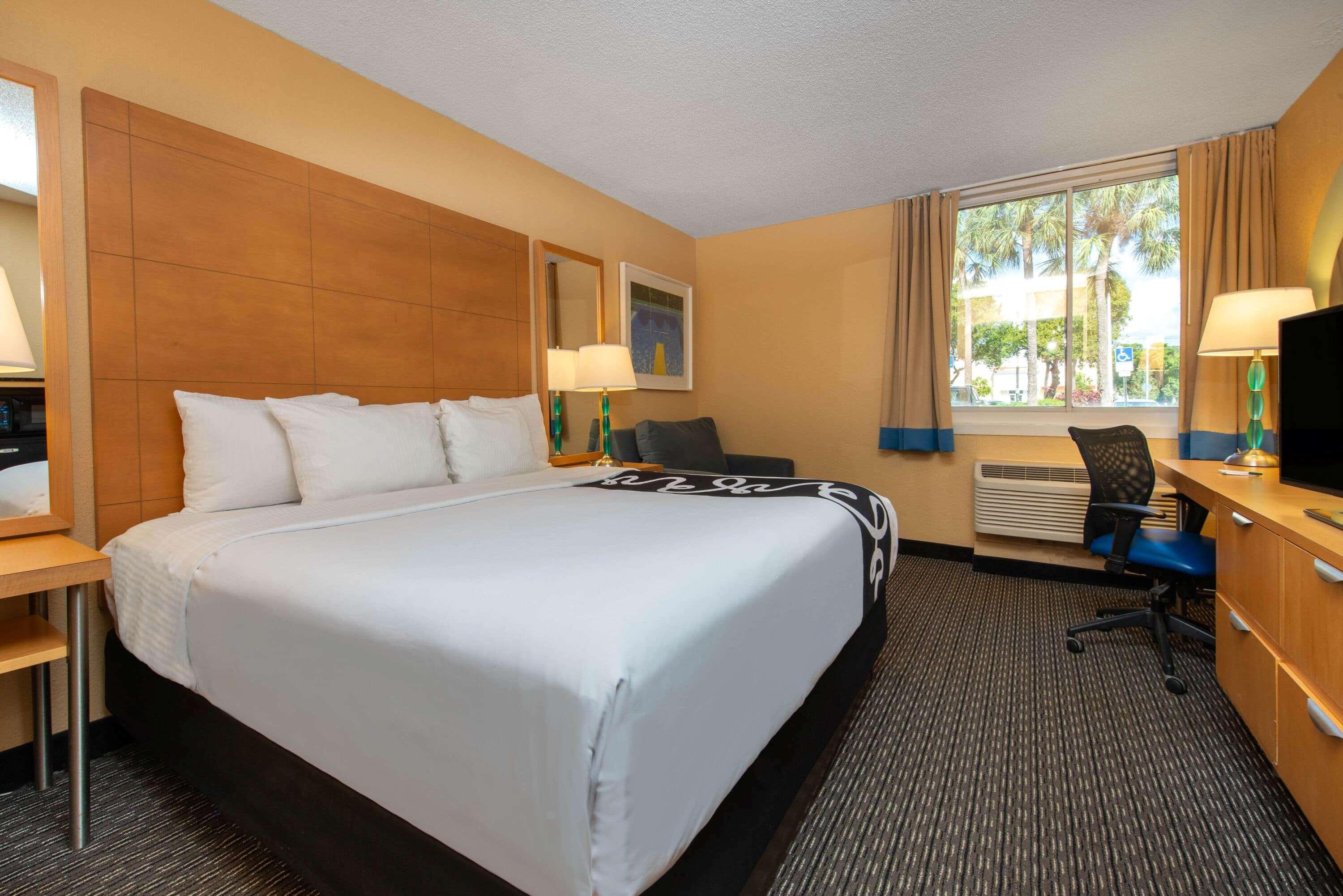 La Quinta I-95 Deerfield - Next To The Depot & Behind The Wawa Hotel 3*