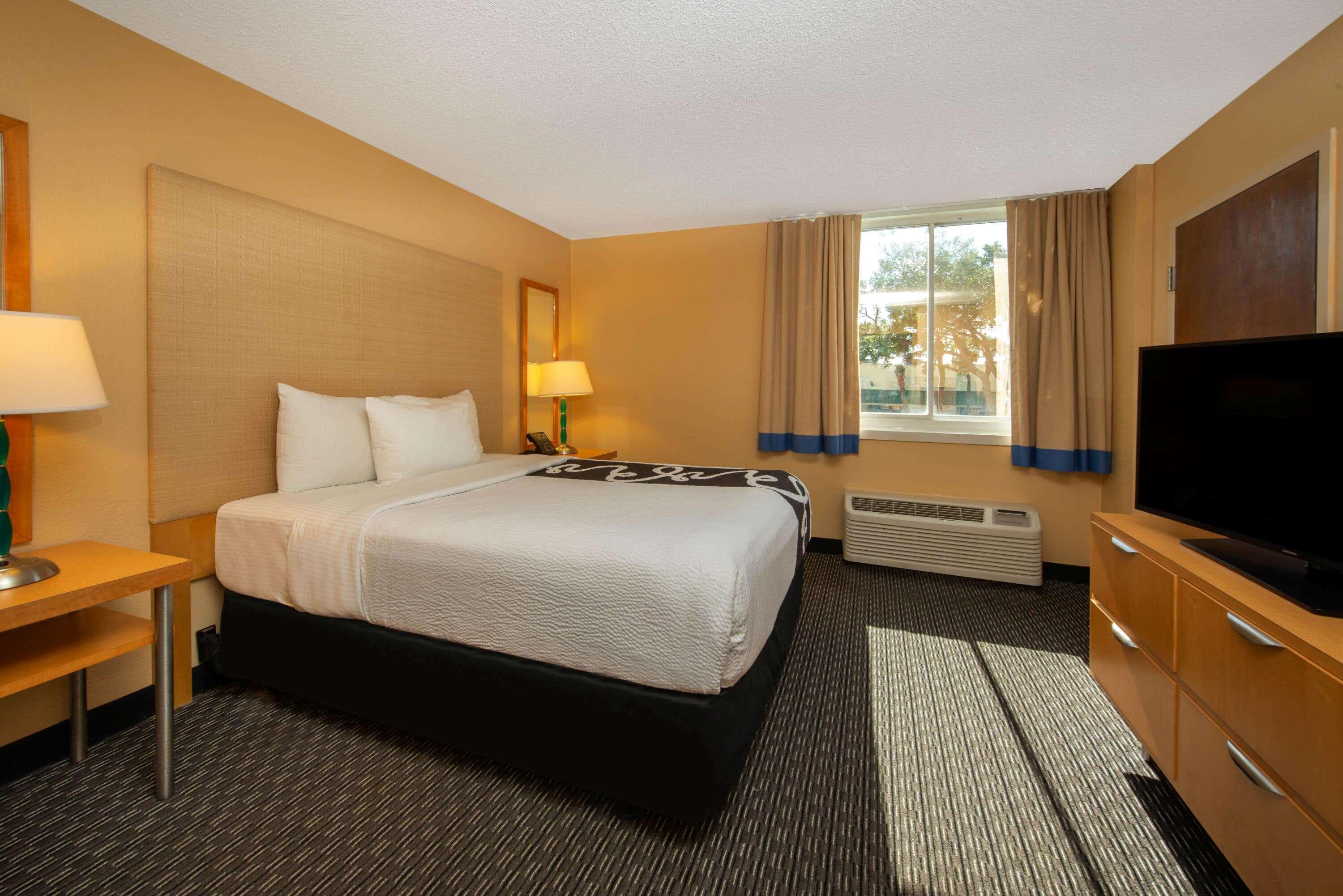 La Quinta I-95 Deerfield - Next To The Depot & Behind The Wawa 3*