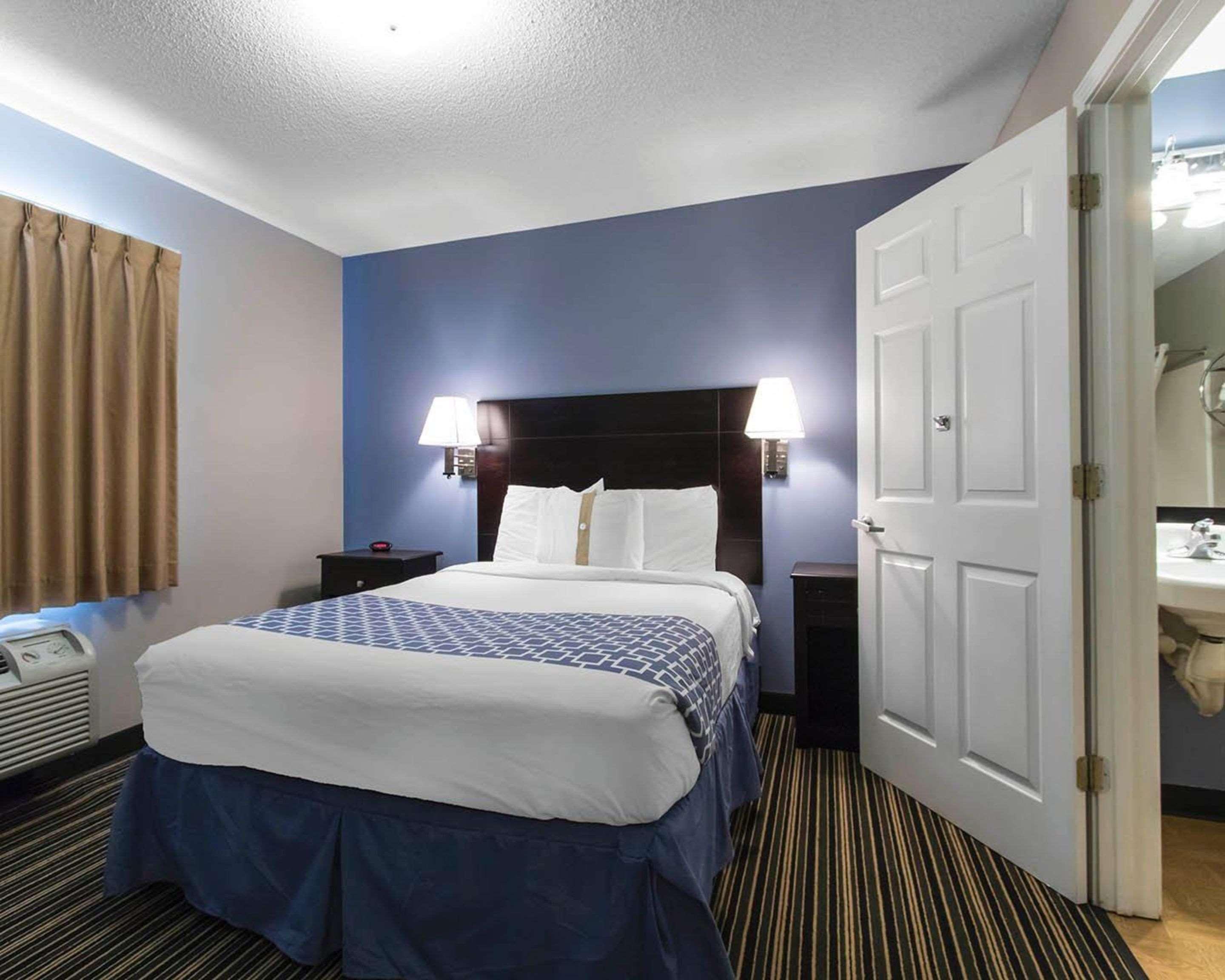 Hotel Suburban Extended Naval Base Area Warrington