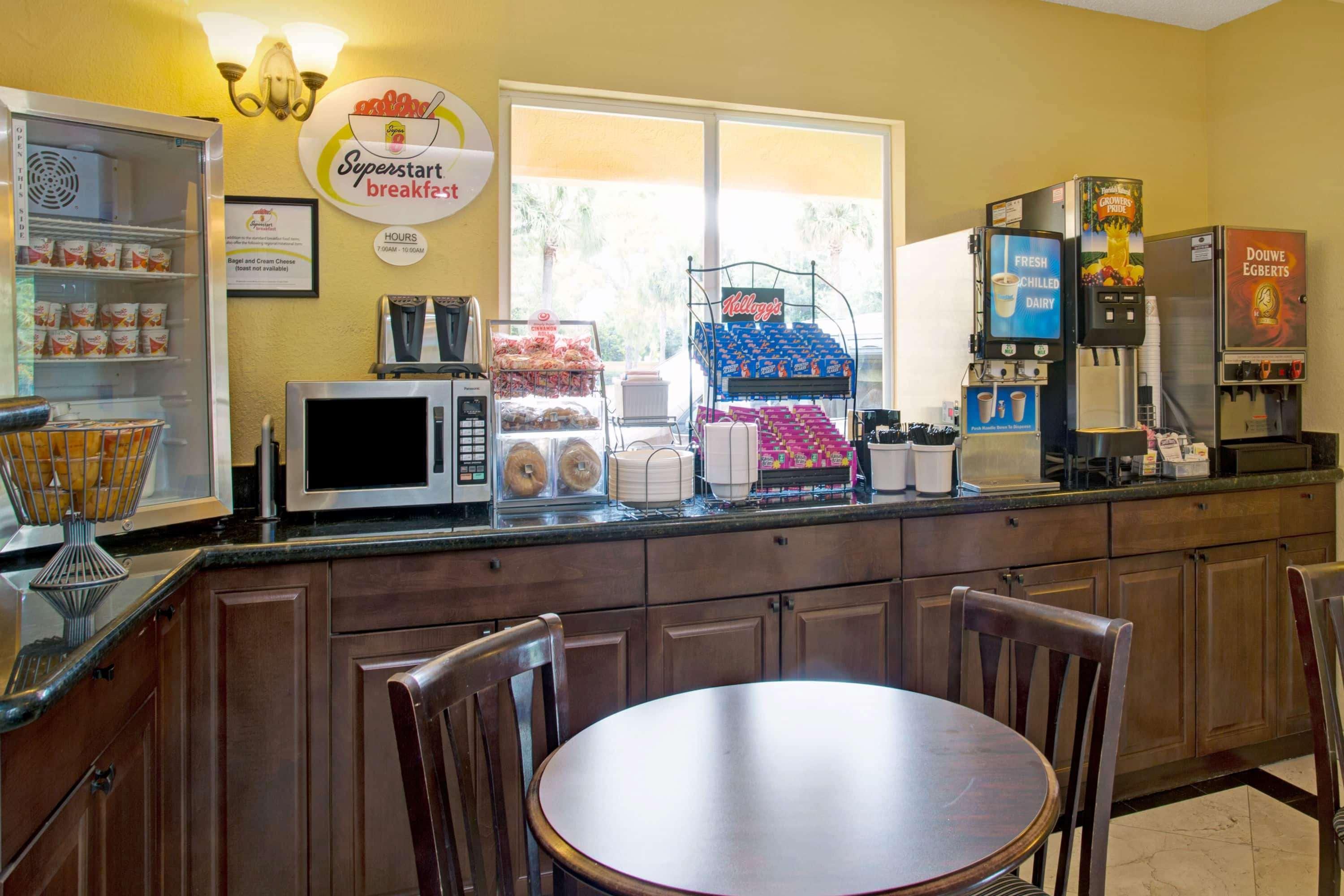 Super 8 By Wyndham Near Lauderdale Arpt Dania Beach