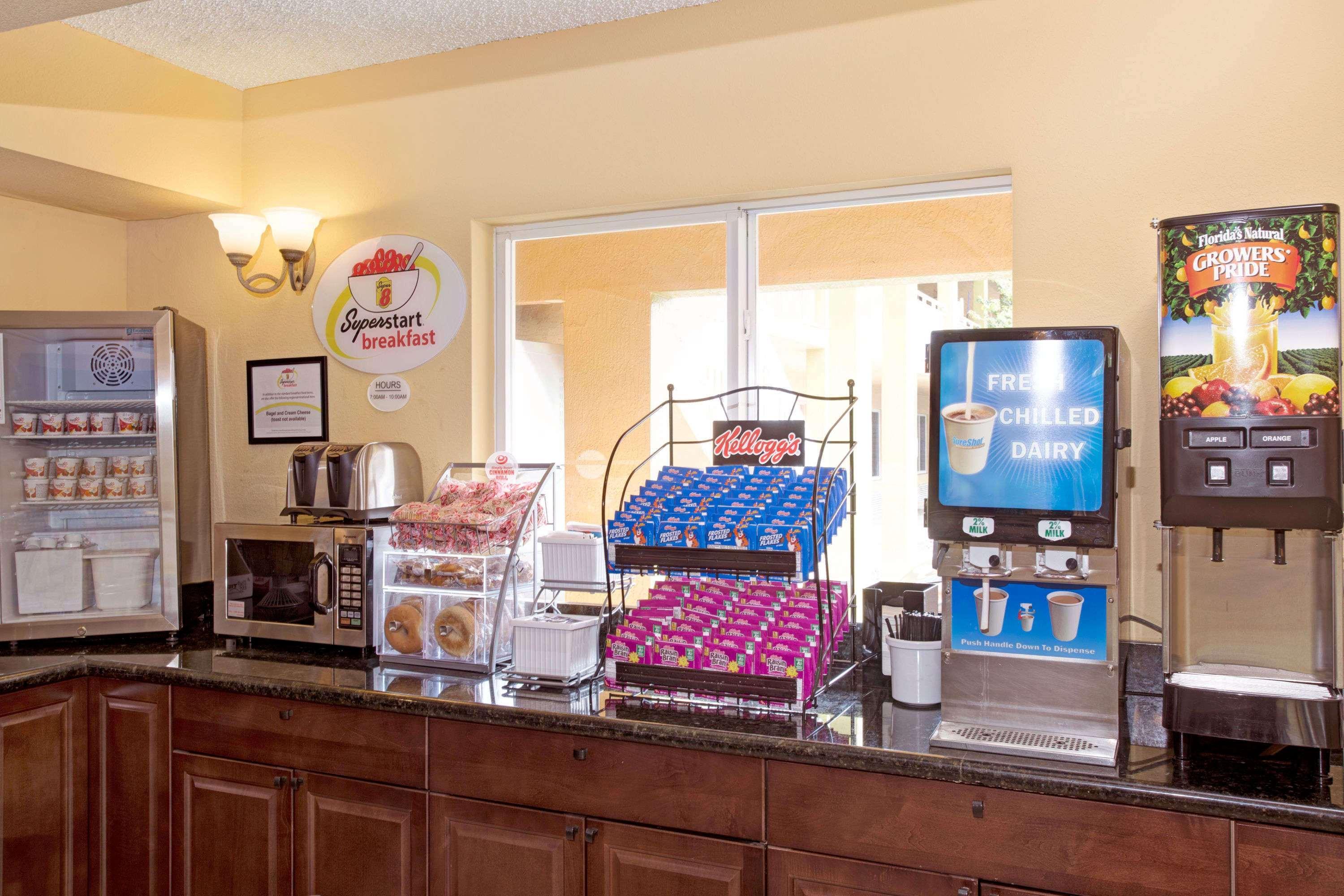 Hotel Super 8 By Wyndham Near Lauderdale Arpt Dania Beach