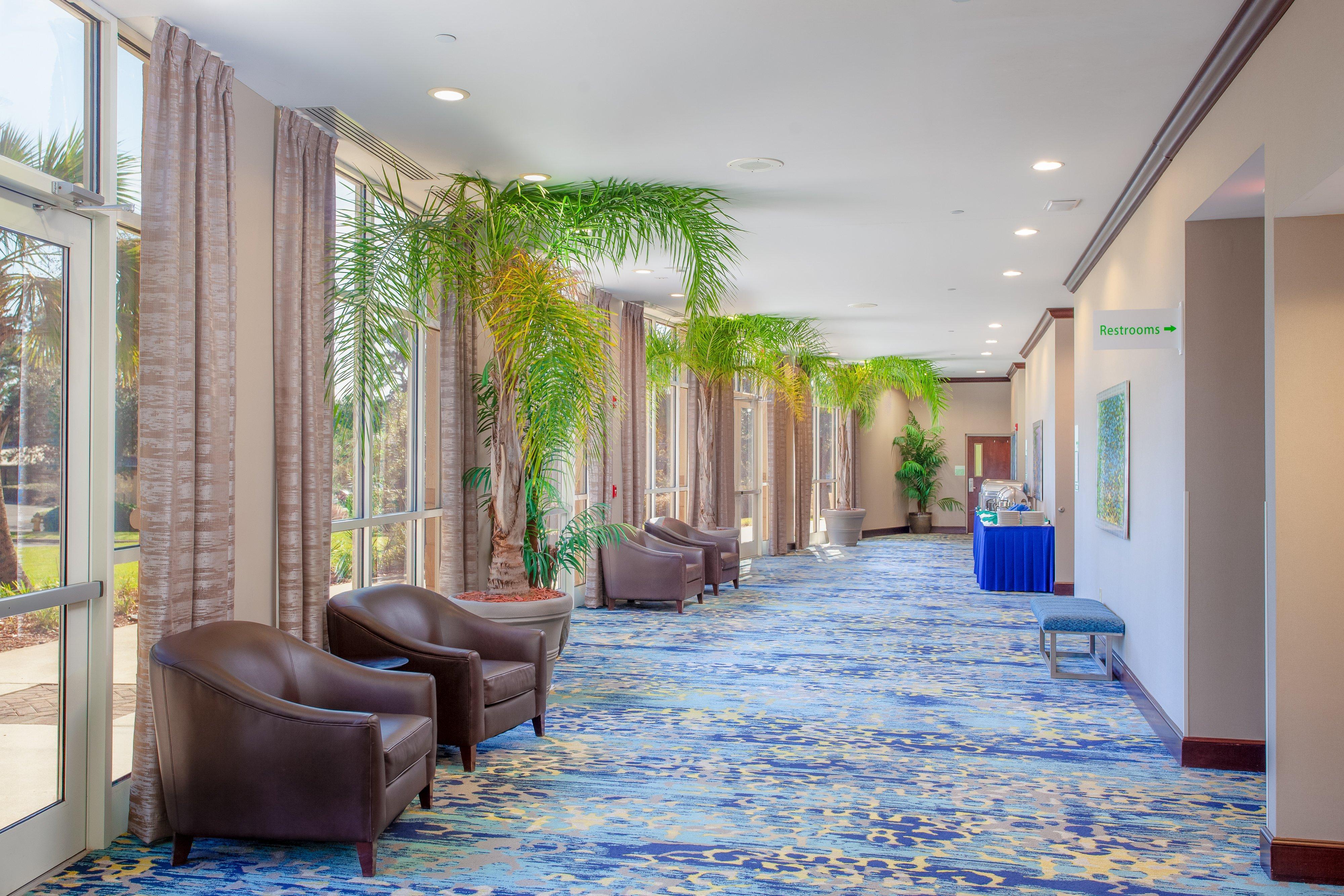 & Conference Center North By Ihg Hotel