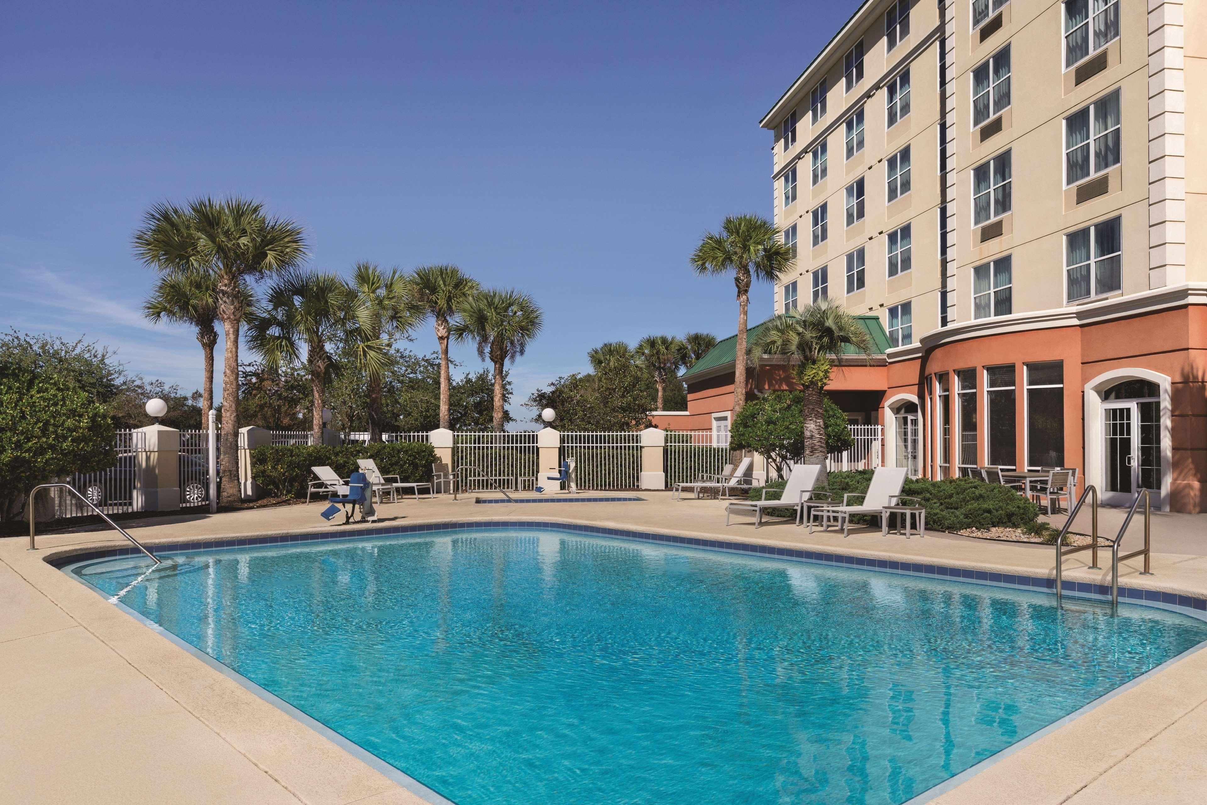 Hotel Country & By Radisson, Airport, Fl 3*