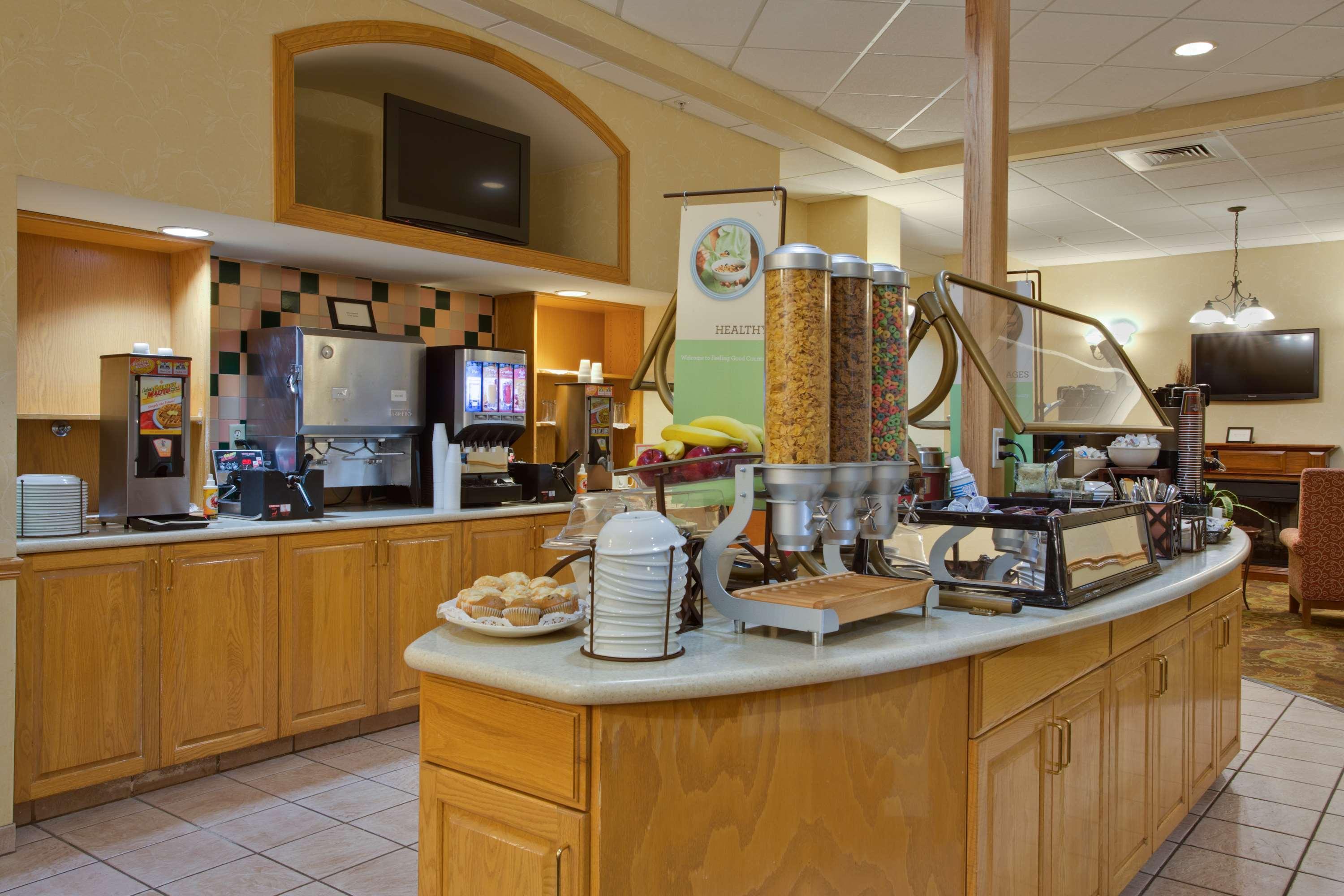 Country & By Radisson, Airport, Fl