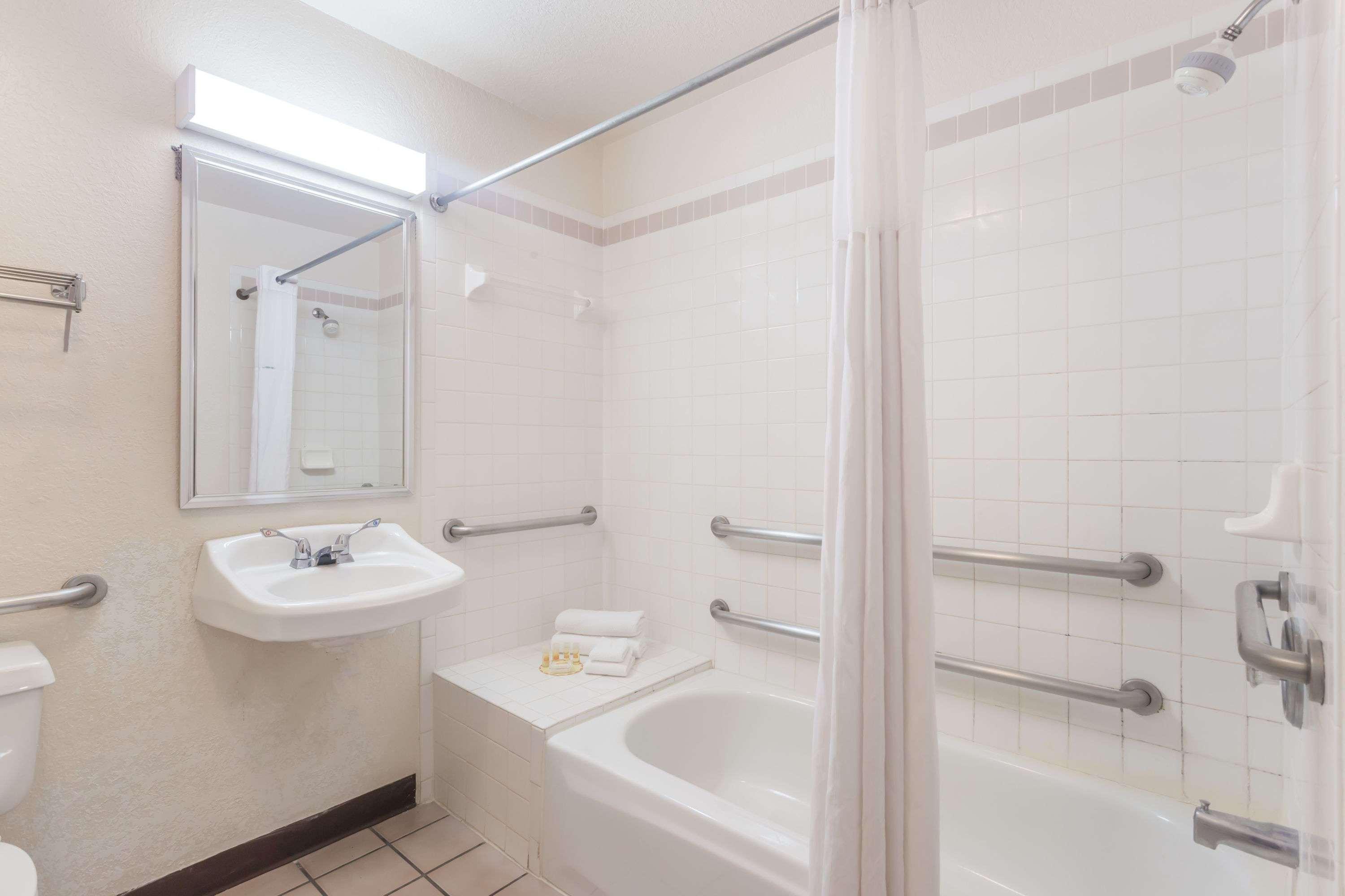 Days By Wyndham I-75 Hotel *