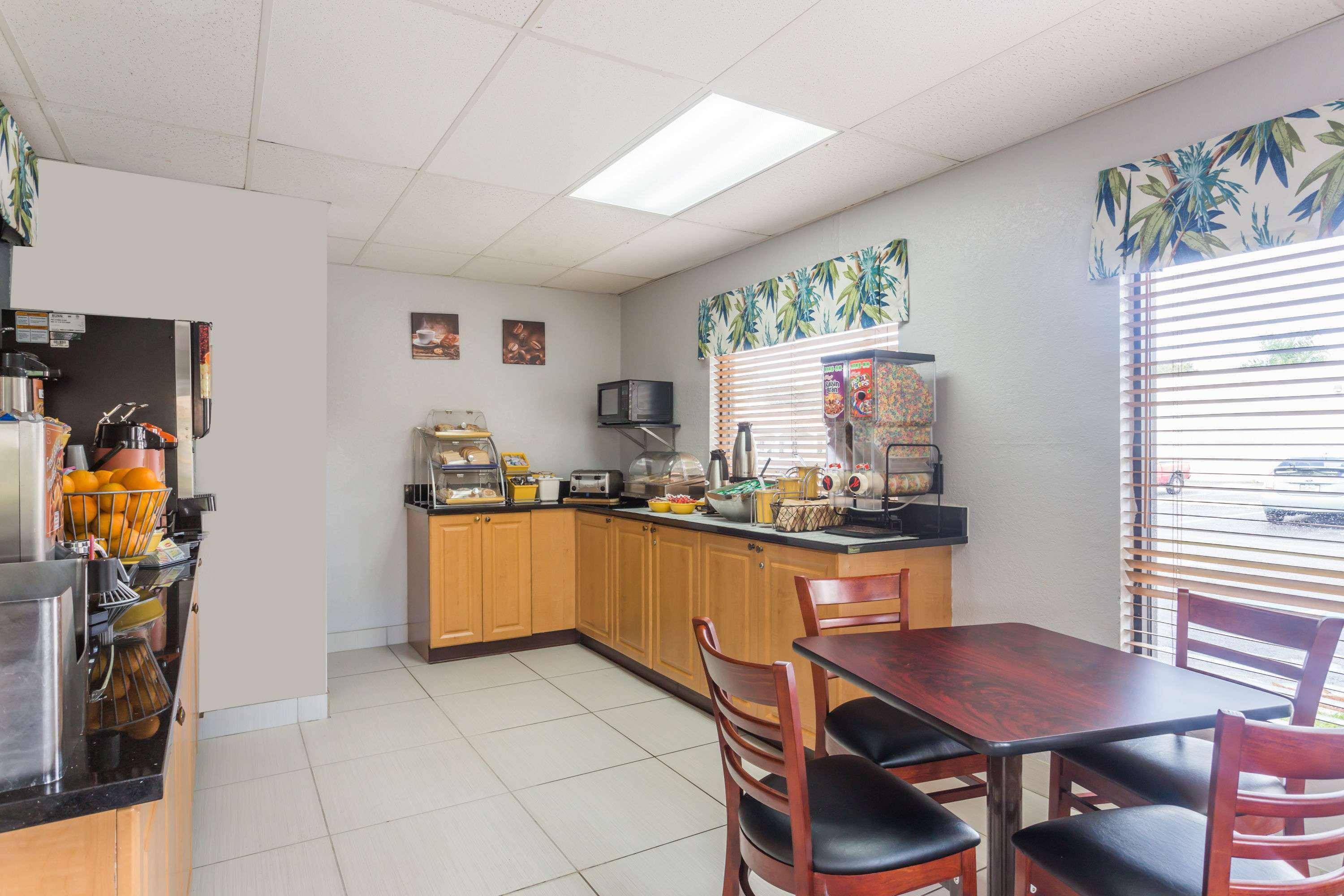 Hotel Days By Wyndham I-75 Sarasota