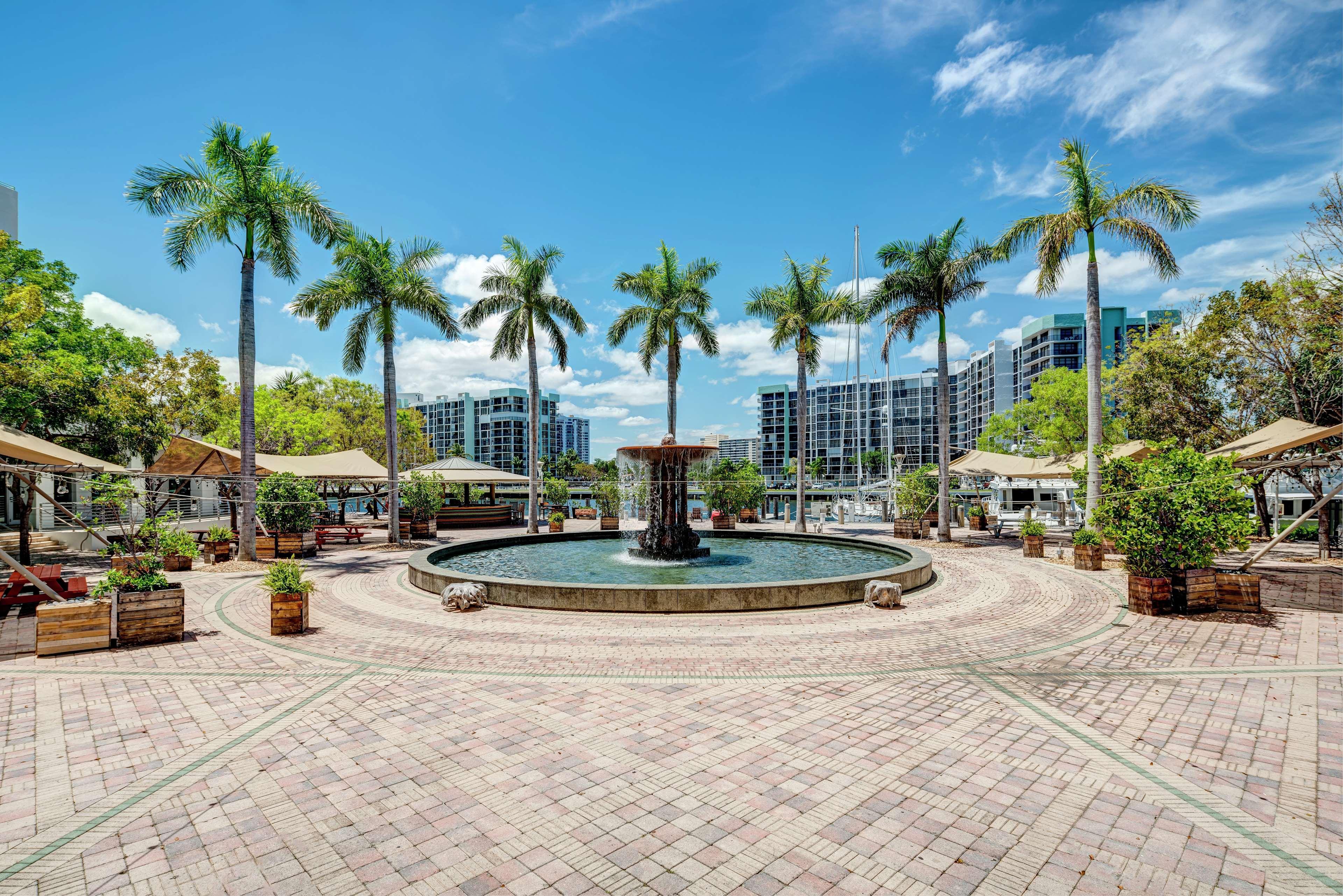 The Diplomat Hollywood, Curio Collection By Hilton