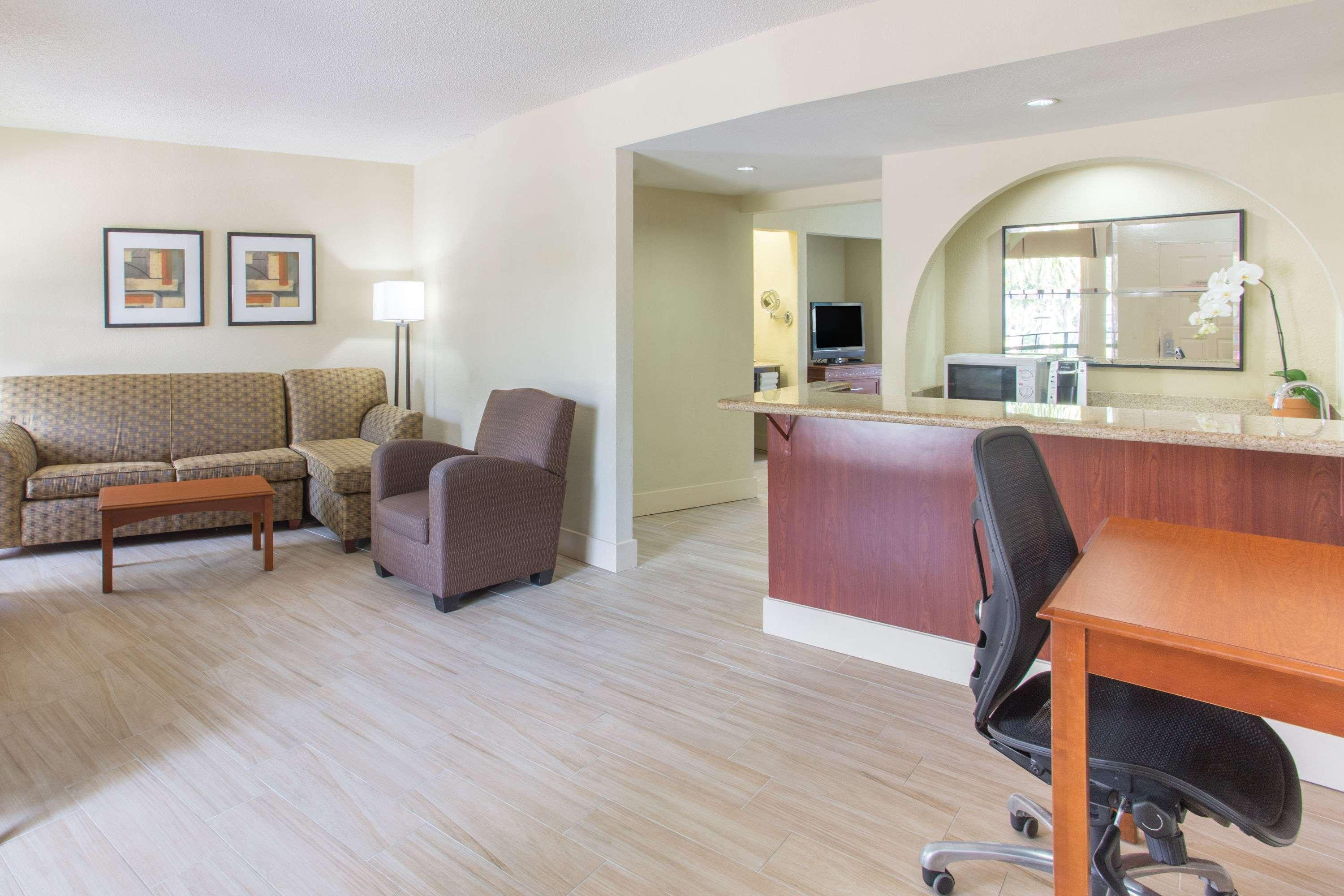 Wyndham Hotel