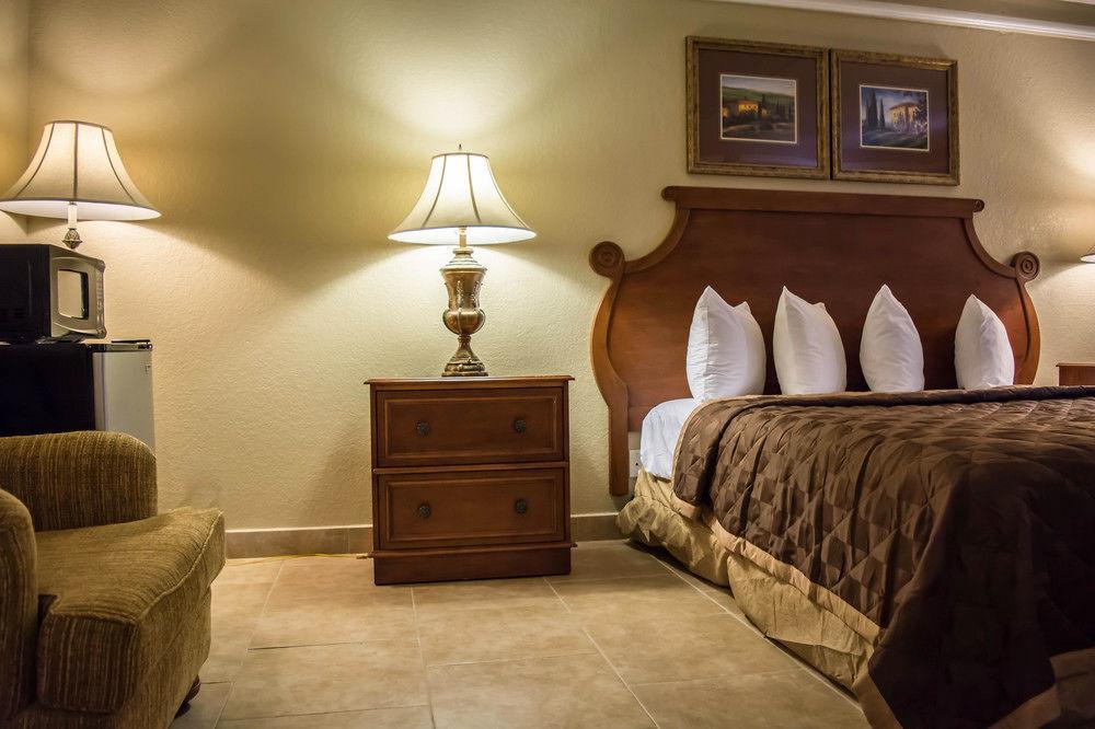 Rodeway Near Ybor - Casino Inn 2*