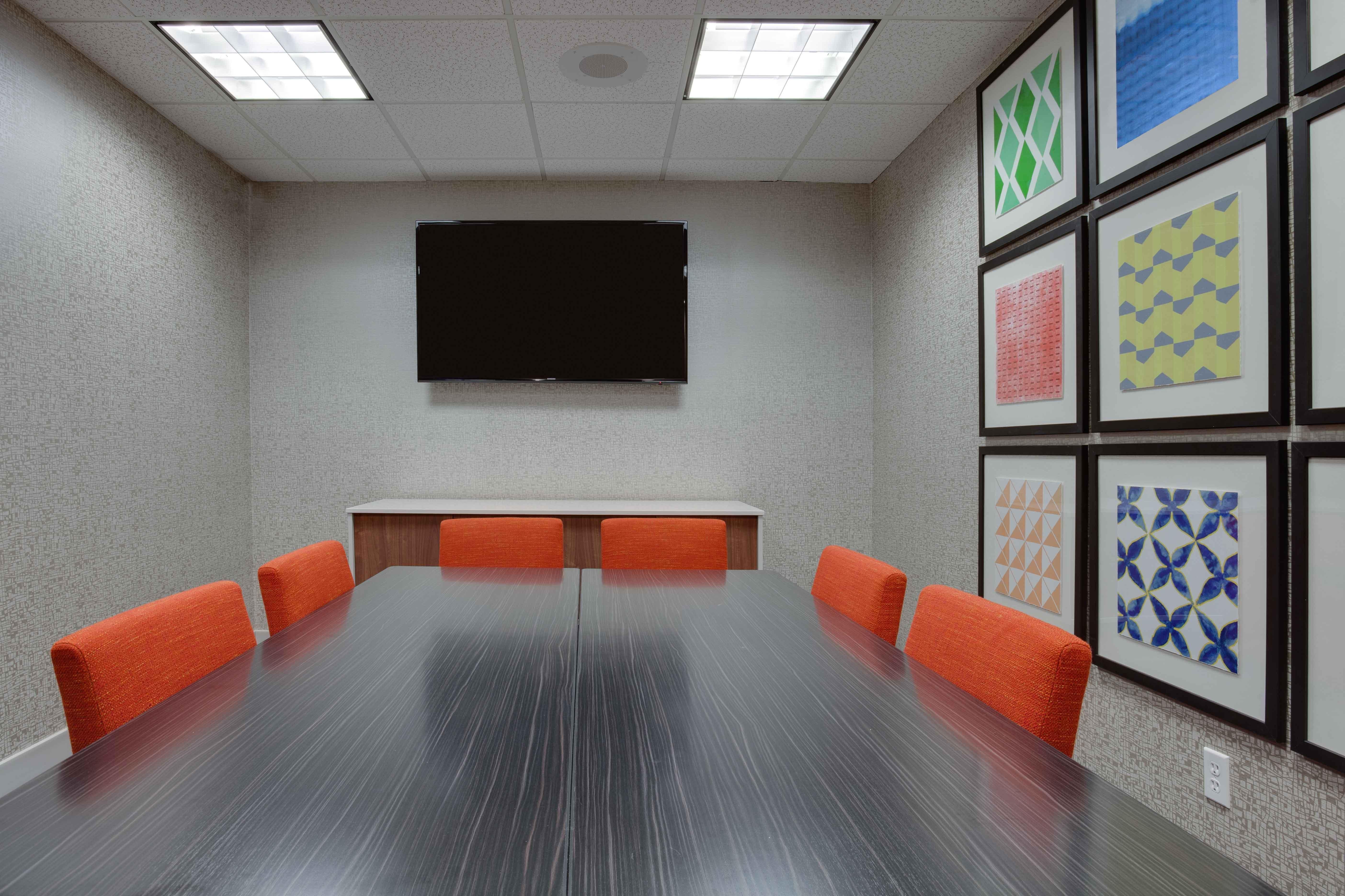 Express & International Airport By Ihg 2*