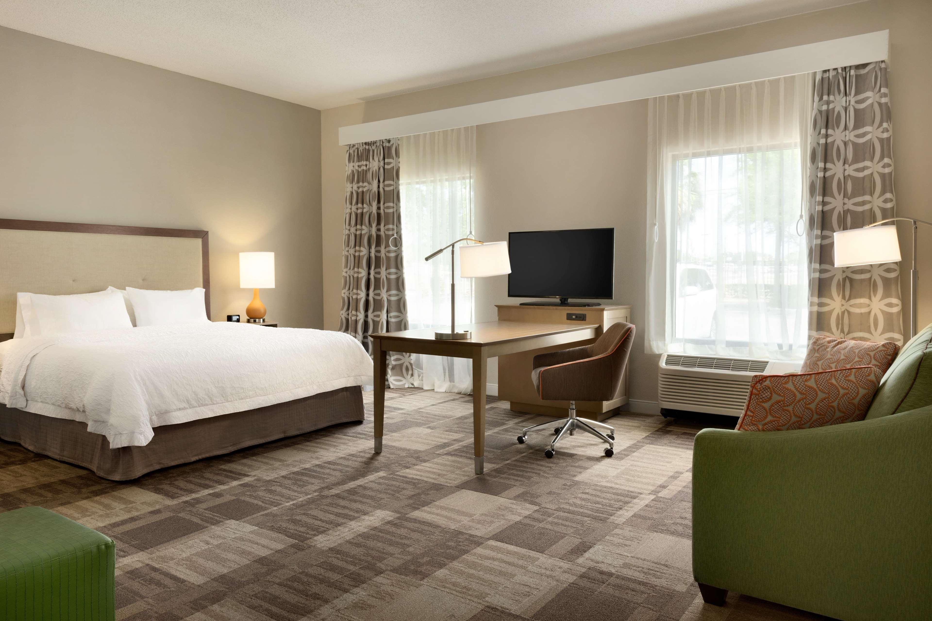Hotel Hampton & 3*