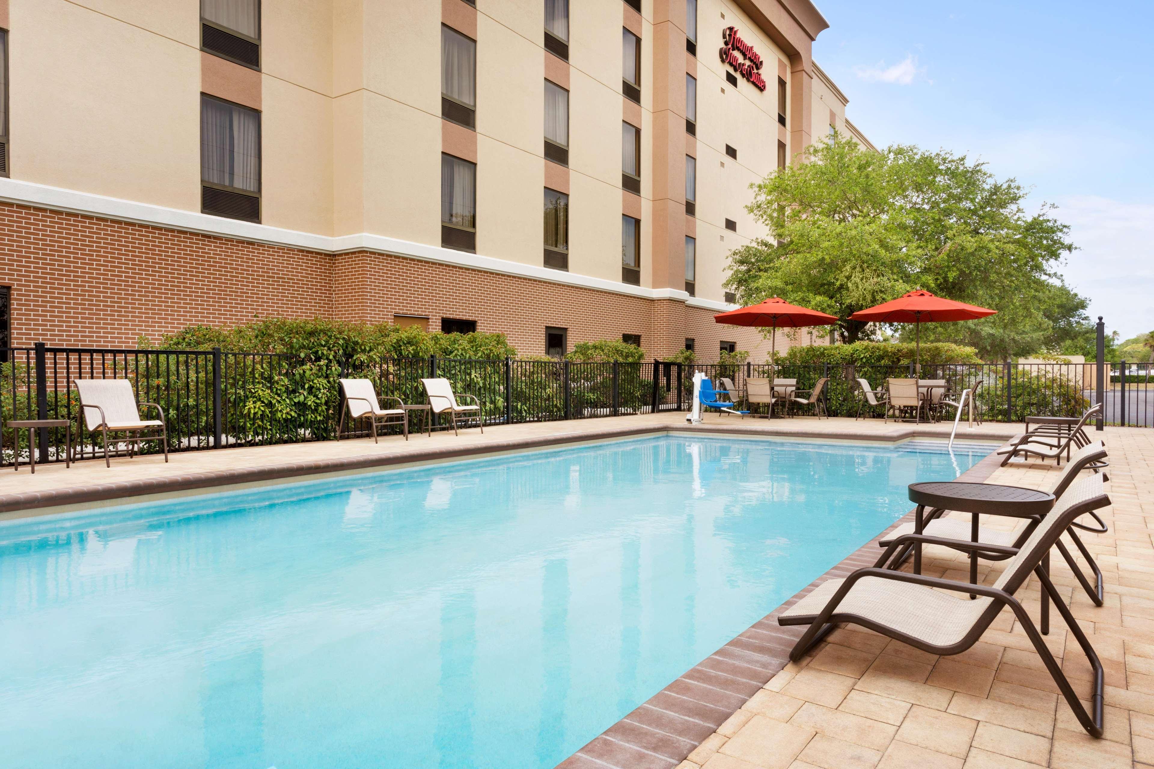 Hampton & Hotel Largo