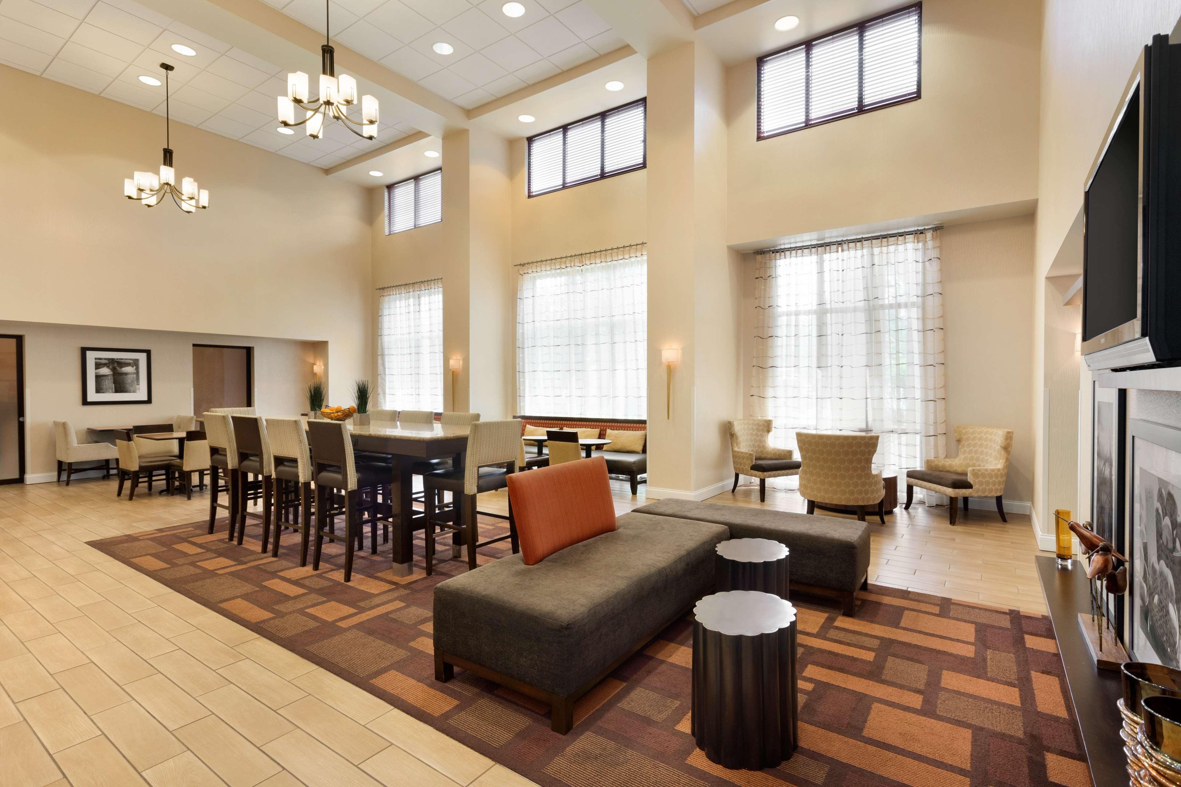 Hampton & Hotel Largo