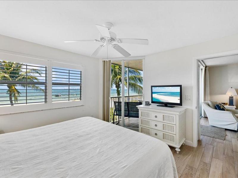 Estero Island 204 *
