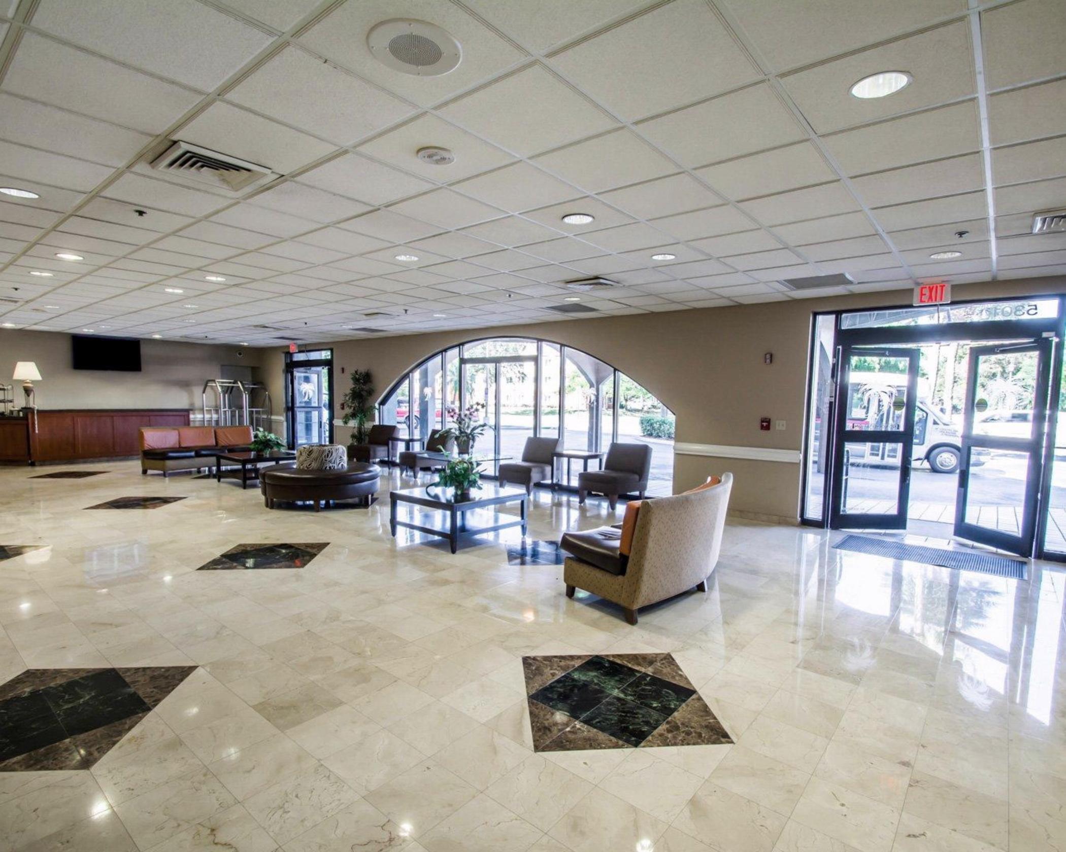 Clarion & Miami International Airport 2*